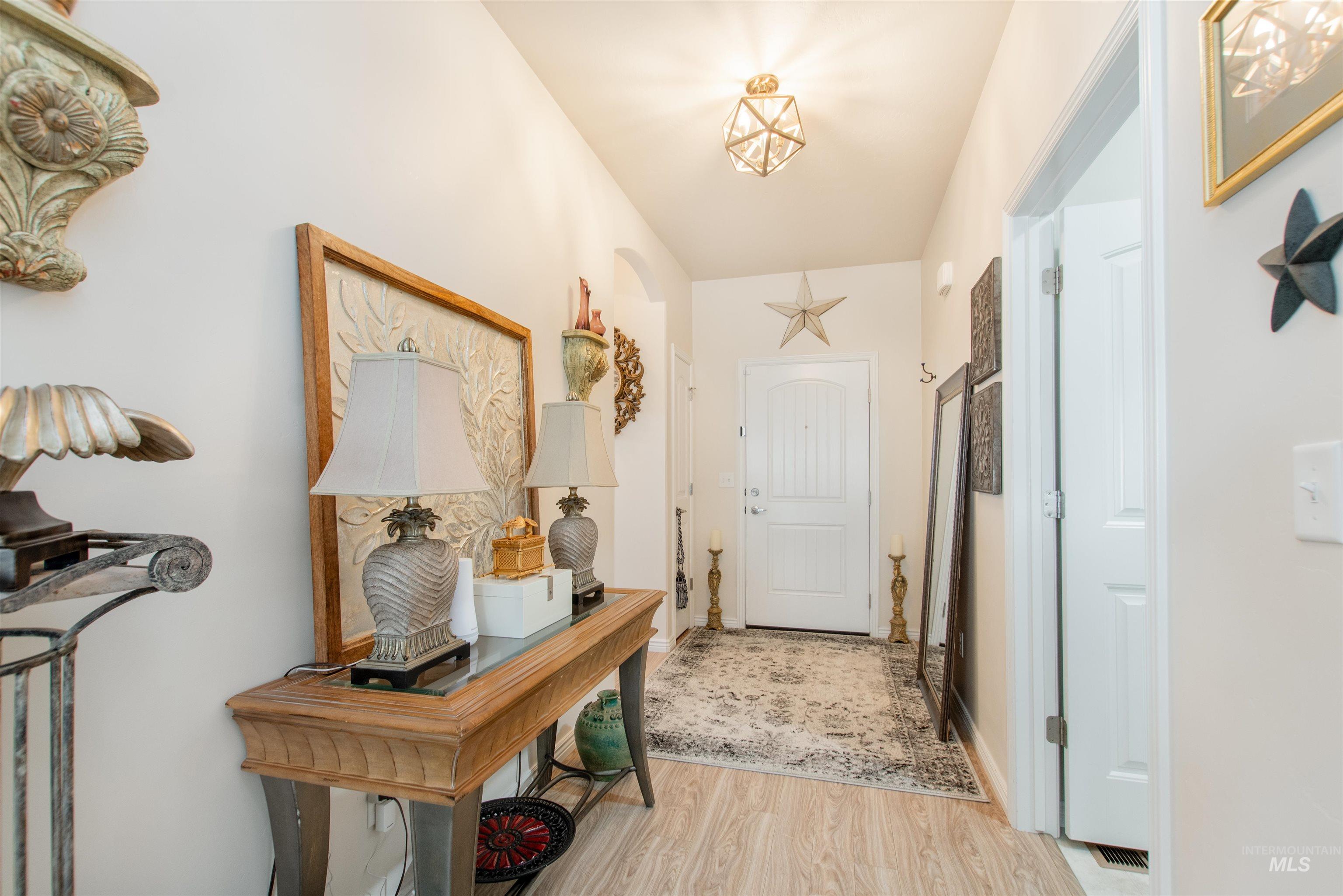 1167 N College Road West, Twin Falls, Idaho 83301, 3 Bedrooms, 2 Bathrooms, Residential For Sale, Price $385,000,MLS 98990147