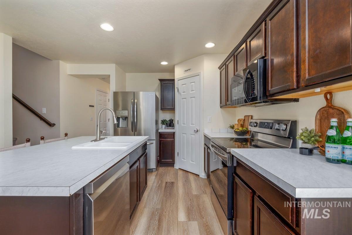 2604 Quaking Ct., Caldwell, Idaho 83607, 4 Bedrooms, 2.5 Bathrooms, Residential For Sale, Price $409,900,MLS 98990149