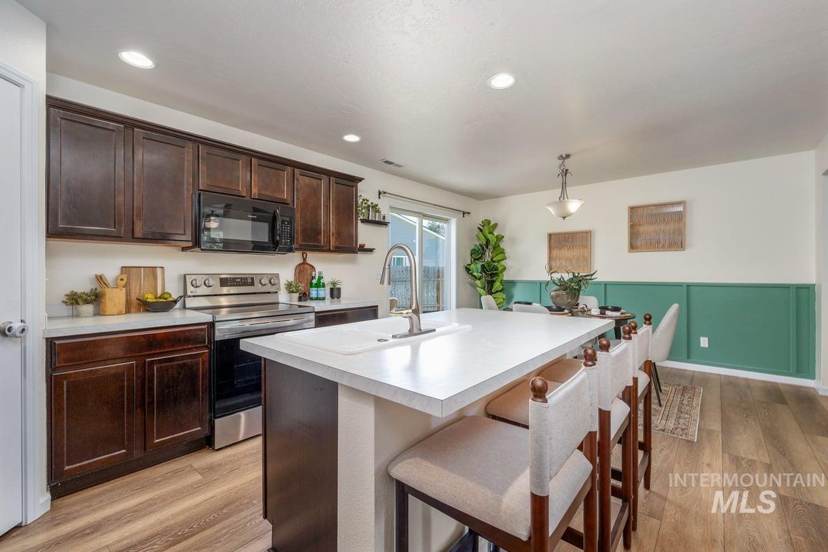 2604 Quaking Ct., Caldwell, Idaho 83607, 4 Bedrooms, 2.5 Bathrooms, Residential For Sale, Price $409,900,MLS 98990149