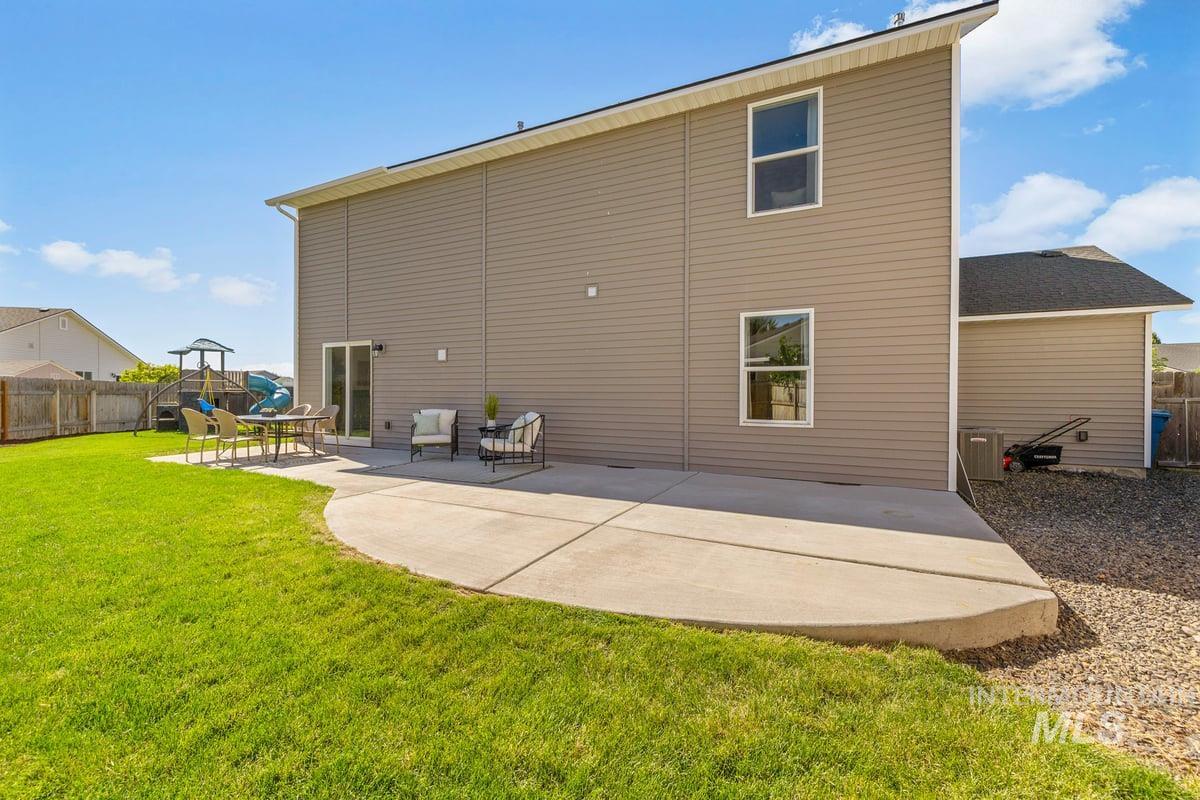 2604 Quaking Ct., Caldwell, Idaho 83607, 4 Bedrooms, 2.5 Bathrooms, Residential For Sale, Price $409,900,MLS 98990149