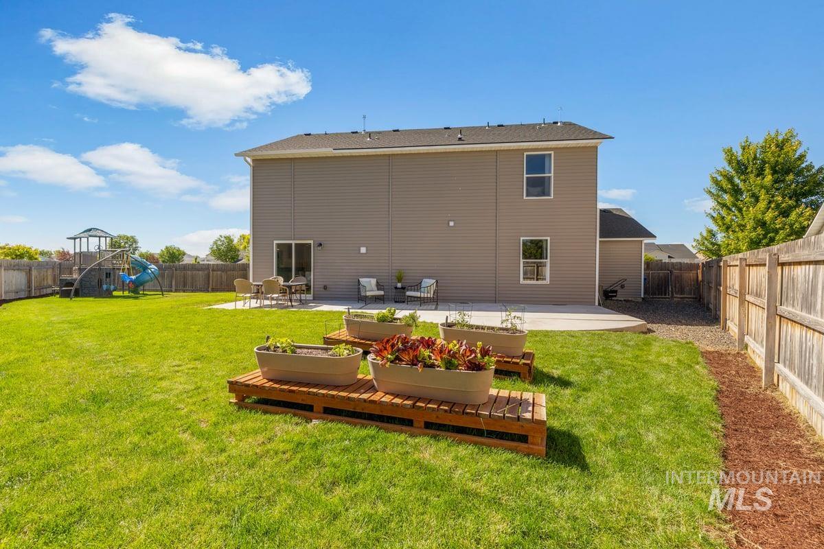 2604 Quaking Ct., Caldwell, Idaho 83607, 4 Bedrooms, 2.5 Bathrooms, Residential For Sale, Price $409,900,MLS 98990149