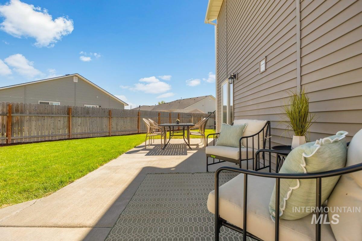 2604 Quaking Ct., Caldwell, Idaho 83607, 4 Bedrooms, 2.5 Bathrooms, Residential For Sale, Price $409,900,MLS 98990149