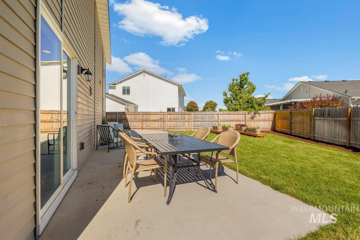 2604 Quaking Ct., Caldwell, Idaho 83607, 4 Bedrooms, 2.5 Bathrooms, Residential For Sale, Price $409,900,MLS 98990149