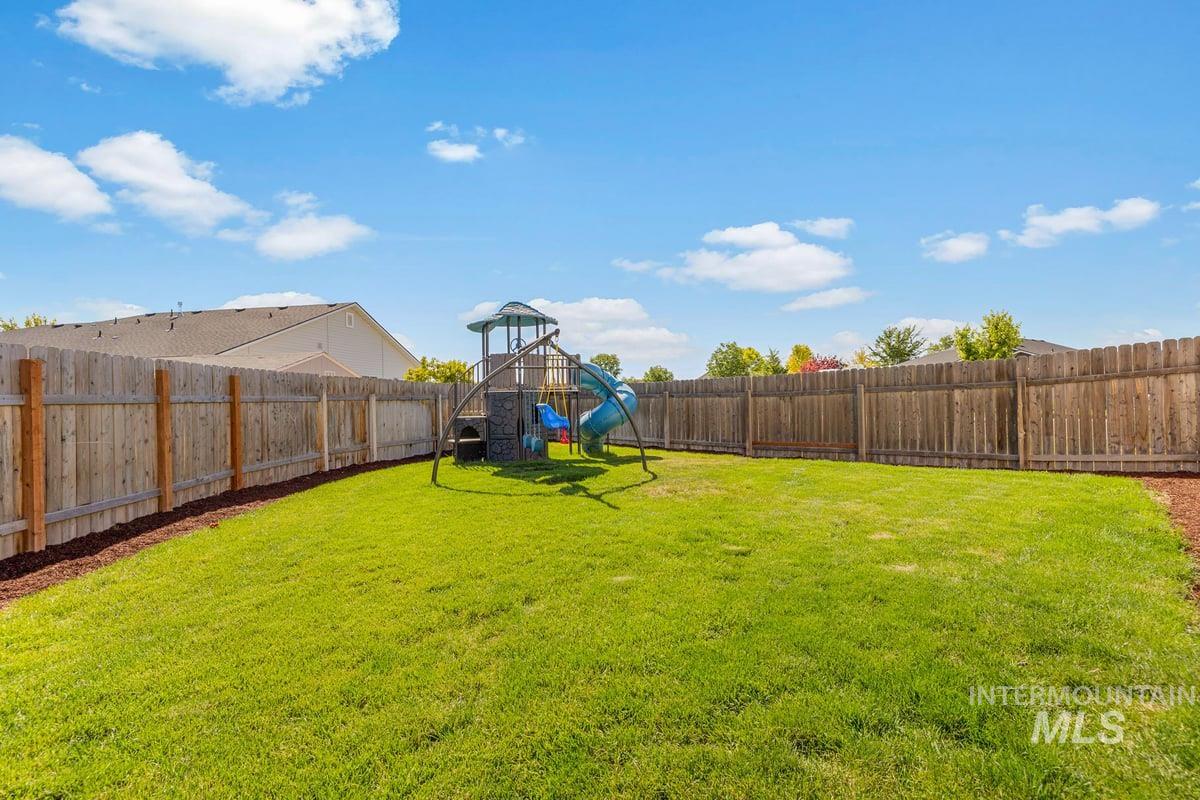 2604 Quaking Ct., Caldwell, Idaho 83607, 4 Bedrooms, 2.5 Bathrooms, Residential For Sale, Price $409,900,MLS 98990149