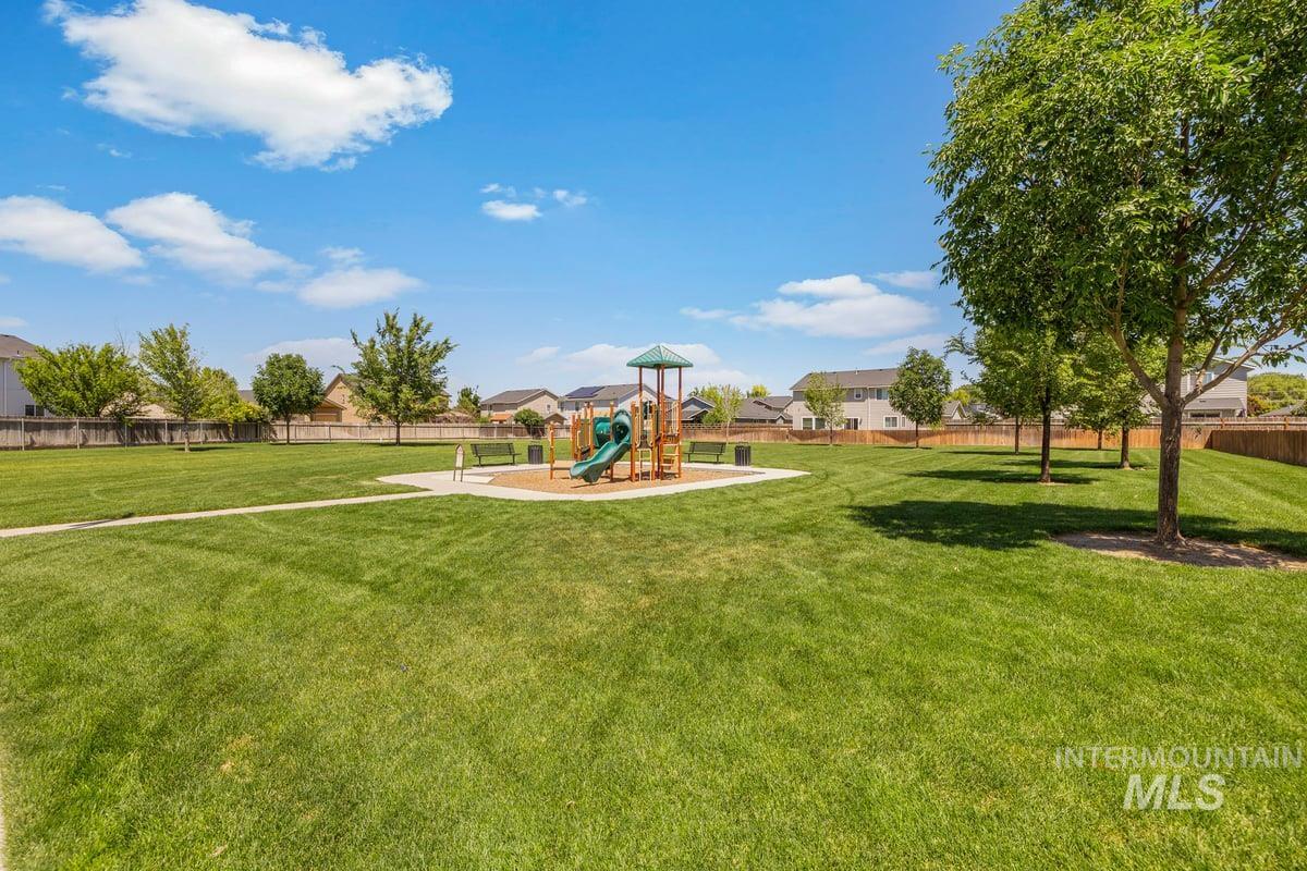 2604 Quaking Ct., Caldwell, Idaho 83607, 4 Bedrooms, 2.5 Bathrooms, Residential For Sale, Price $409,900,MLS 98990149