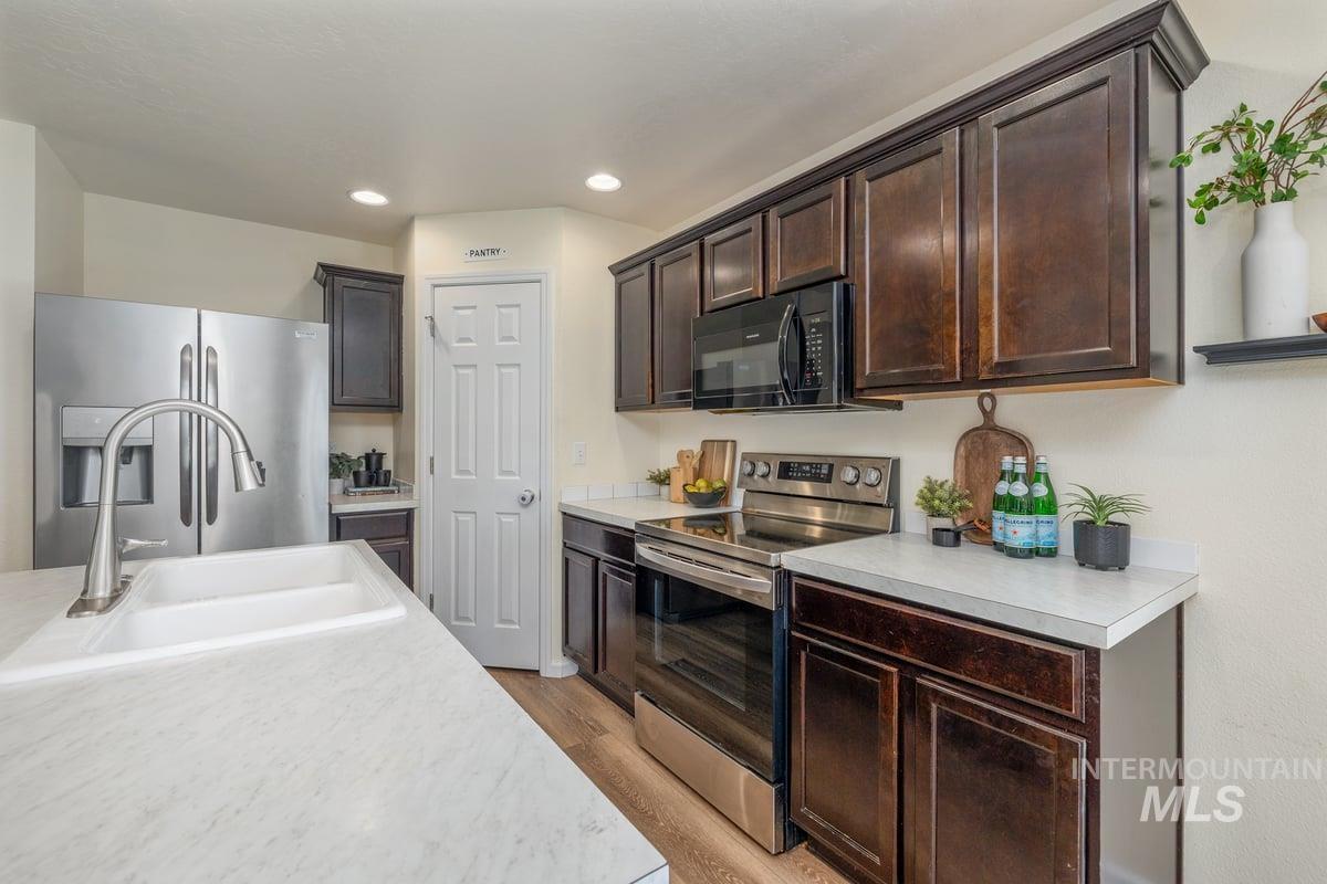 2604 Quaking Ct., Caldwell, Idaho 83607, 4 Bedrooms, 2.5 Bathrooms, Residential For Sale, Price $409,900,MLS 98990149