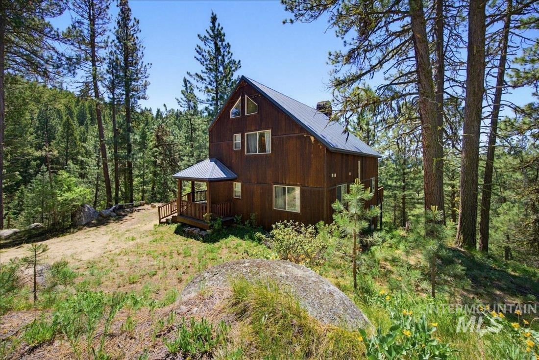 51 Ranch Cir, Cascade, Idaho 83611, 2 Bedrooms, 2 Bathrooms, Residential For Sale, Price $549,900,MLS 98990155