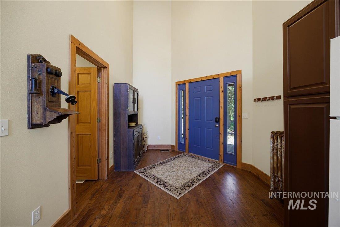 51 Ranch Cir, Cascade, Idaho 83611, 2 Bedrooms, 2 Bathrooms, Residential For Sale, Price $549,900,MLS 98990155