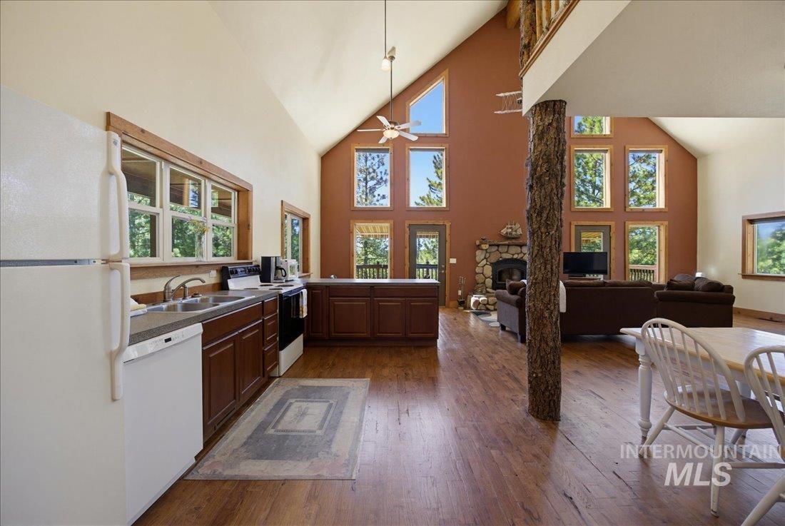 51 Ranch Cir, Cascade, Idaho 83611, 2 Bedrooms, 2 Bathrooms, Residential For Sale, Price $549,900,MLS 98990155