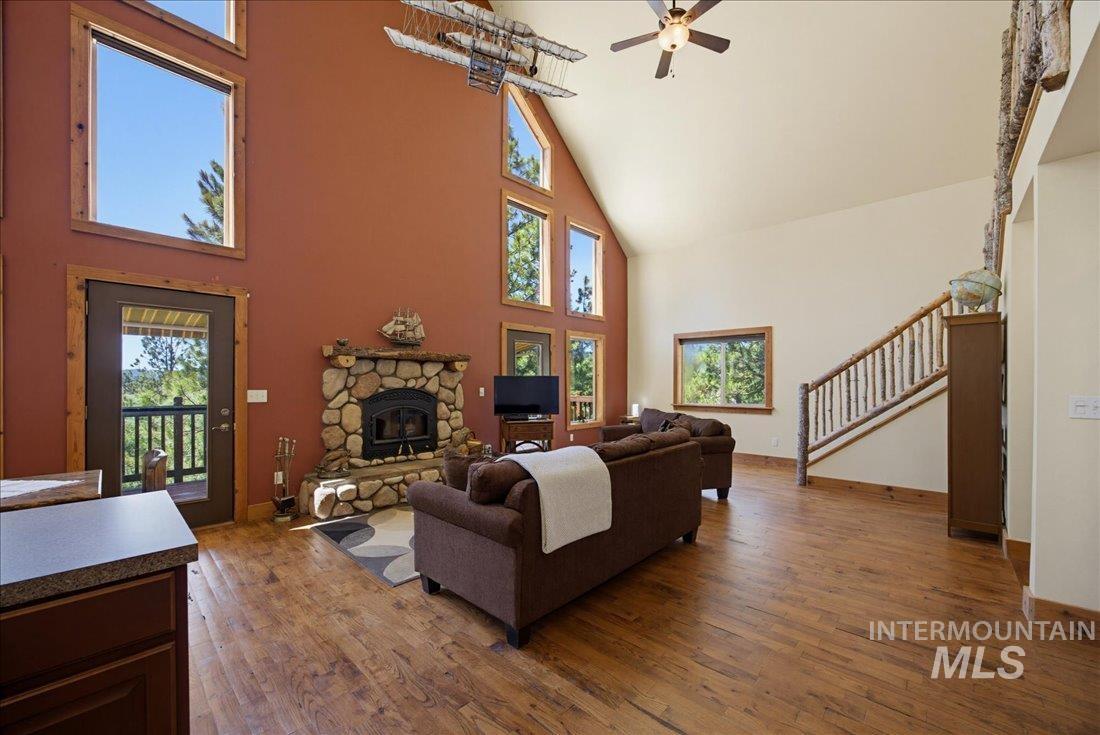 51 Ranch Cir, Cascade, Idaho 83611, 2 Bedrooms, 2 Bathrooms, Residential For Sale, Price $549,900,MLS 98990155