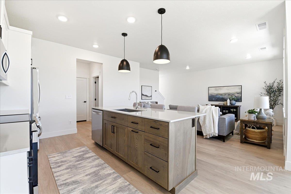 976 S Maximus Ave, Nampa, Idaho 83687, 4 Bedrooms, 2.5 Bathrooms, Residential For Sale, Price $434,900,MLS 98990156