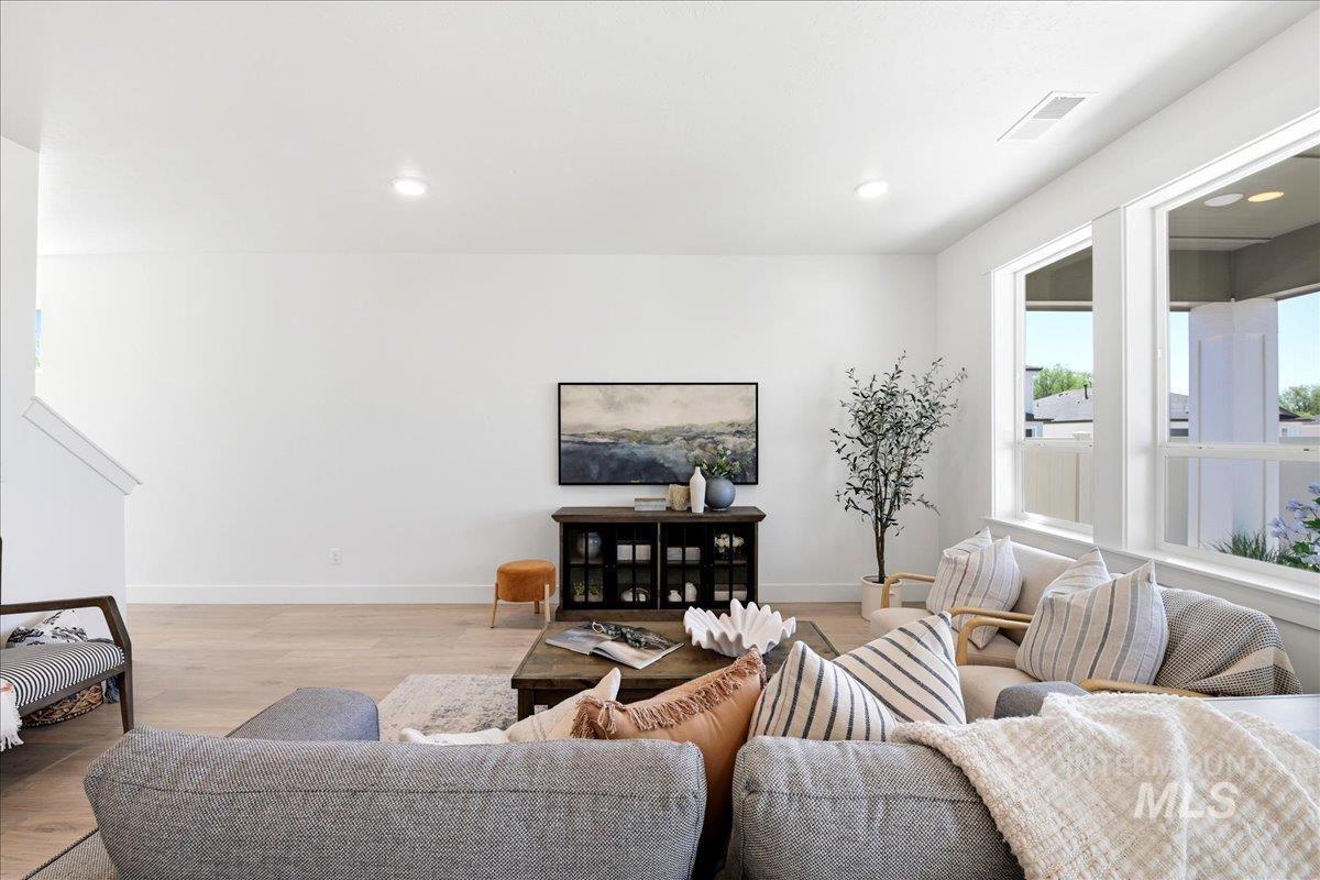 976 S Maximus Ave, Nampa, Idaho 83687, 4 Bedrooms, 2.5 Bathrooms, Residential For Sale, Price $434,900,MLS 98990156