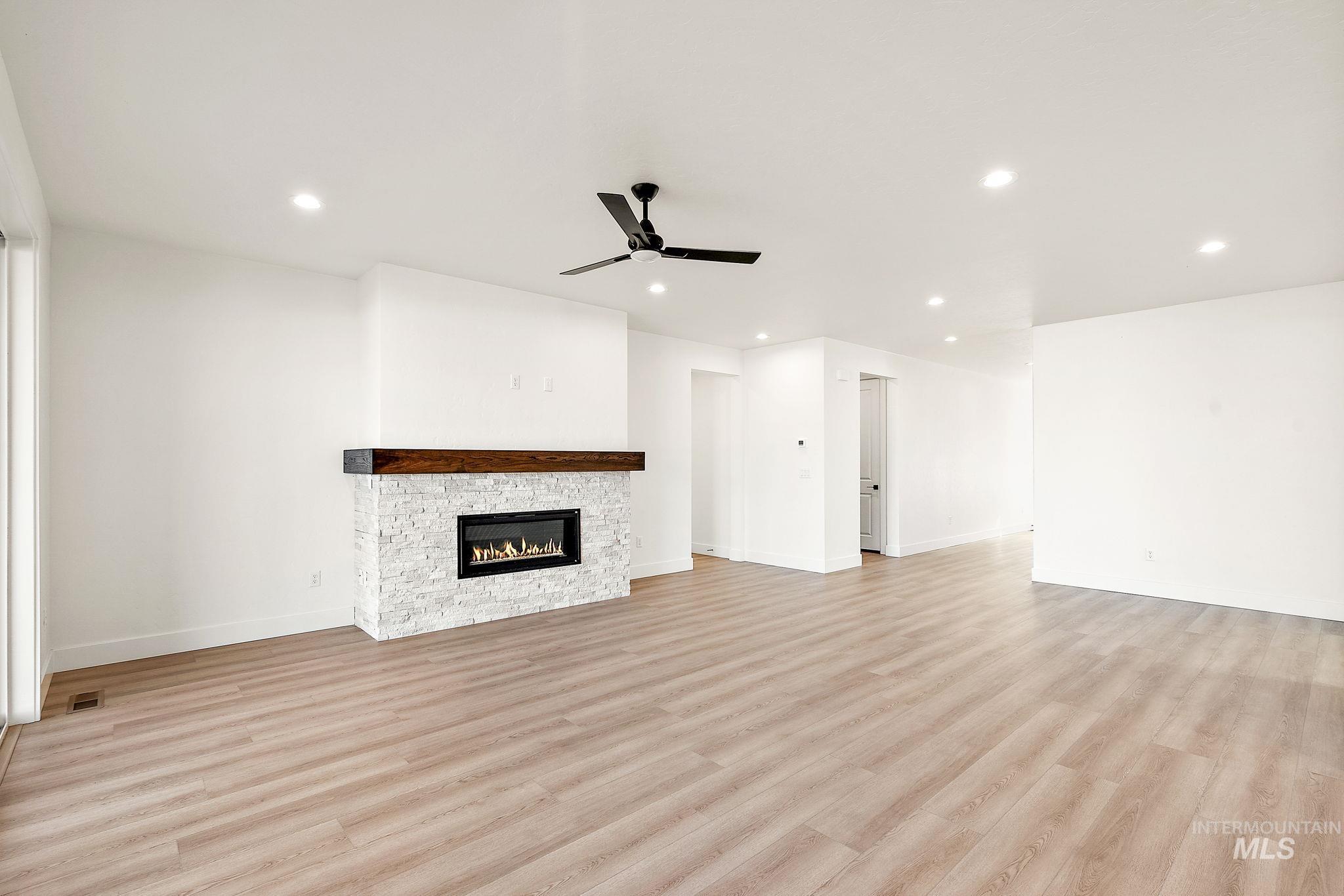 8940 W Teratai St., Star, Idaho 83669, 3 Bedrooms, 2.5 Bathrooms, Residential For Sale, Price $724,990,MLS 98990168
