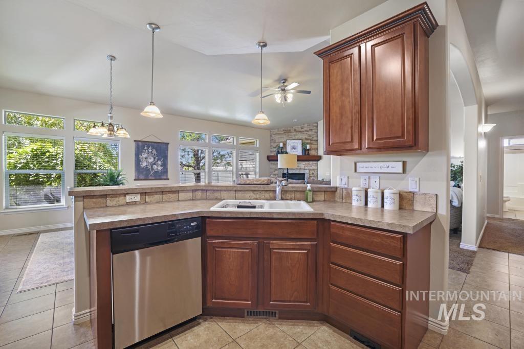 363 Arrowhead Path, Twin Falls, Idaho 83301, 3 Bedrooms, 2 Bathrooms, Residential For Sale, Price $448,000,MLS 98990169