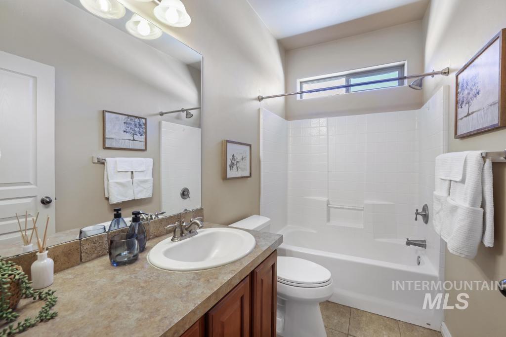 363 Arrowhead Path, Twin Falls, Idaho 83301, 3 Bedrooms, 2 Bathrooms, Residential For Sale, Price $448,000,MLS 98990169