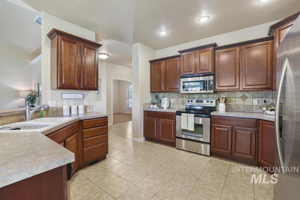 363 Arrowhead Path, Twin Falls, Idaho 83301, 3 Bedrooms, 2 Bathrooms, Residential For Sale, Price $448,000,MLS 98990169