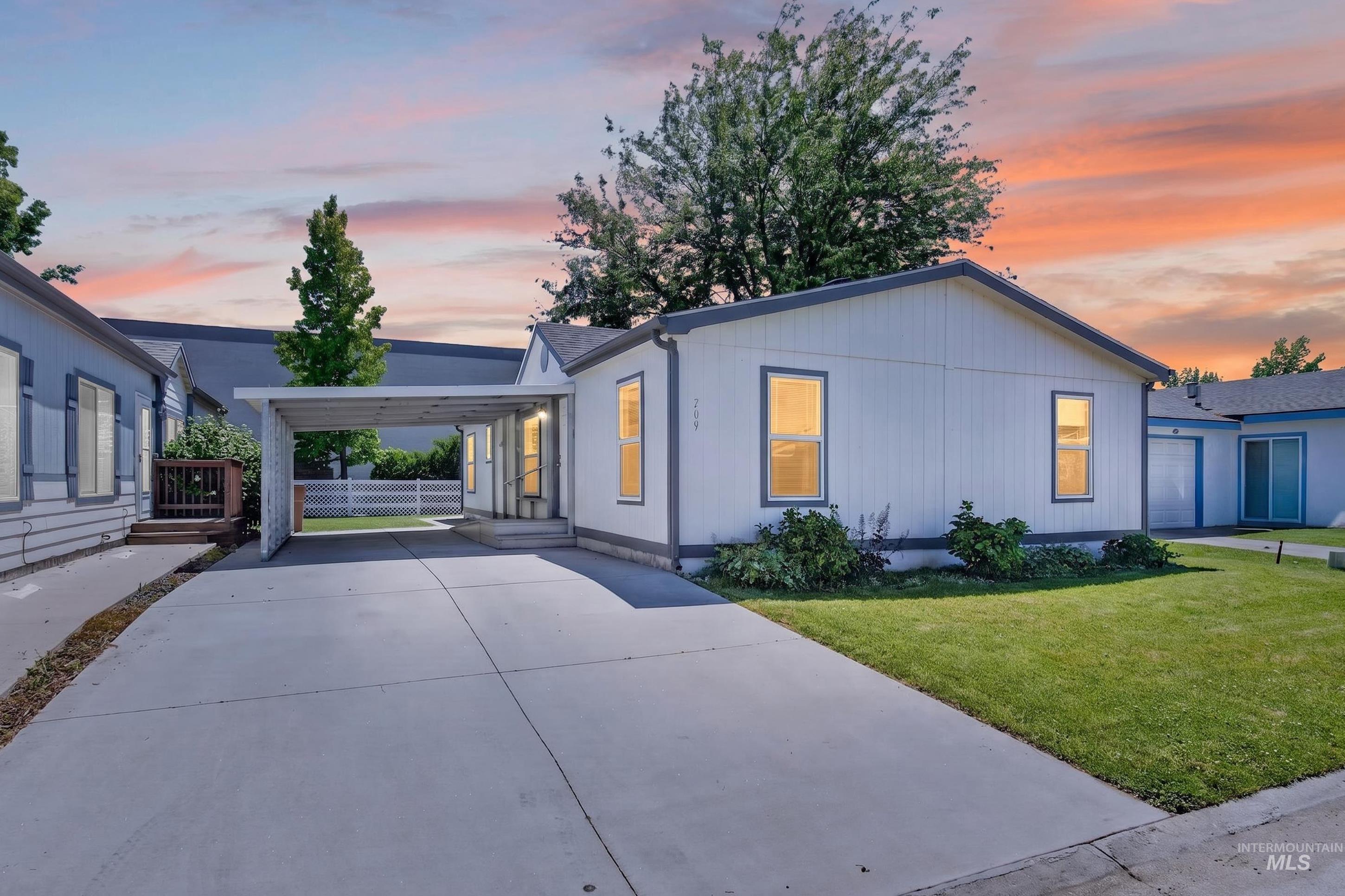 709 Liberty Ln, Emmett, Idaho 83617-3792, 3 Bedrooms, 2 Bathrooms, Residential For Sale, Price $119,900,MLS 98990174