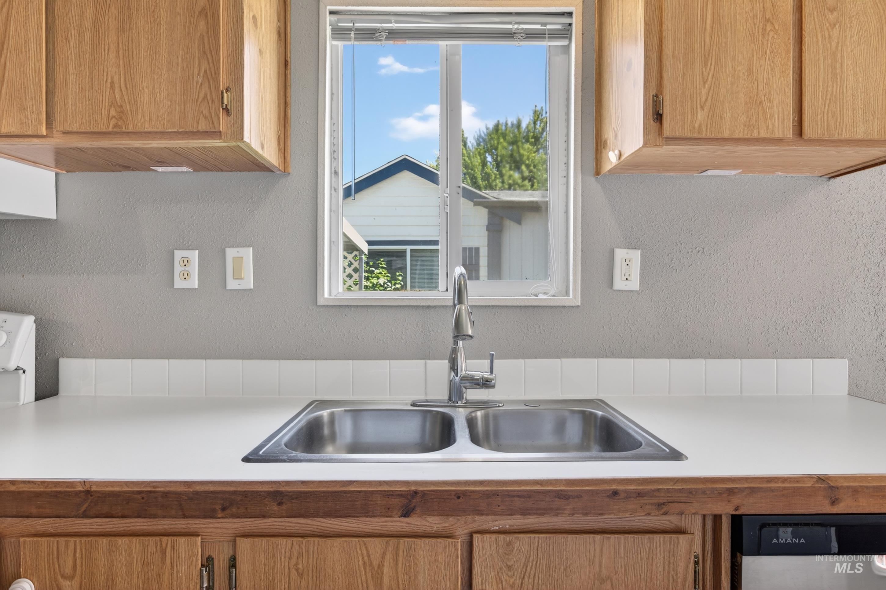 709 Liberty Ln, Emmett, Idaho 83617-3792, 3 Bedrooms, 2 Bathrooms, Residential For Sale, Price $119,900,MLS 98990174
