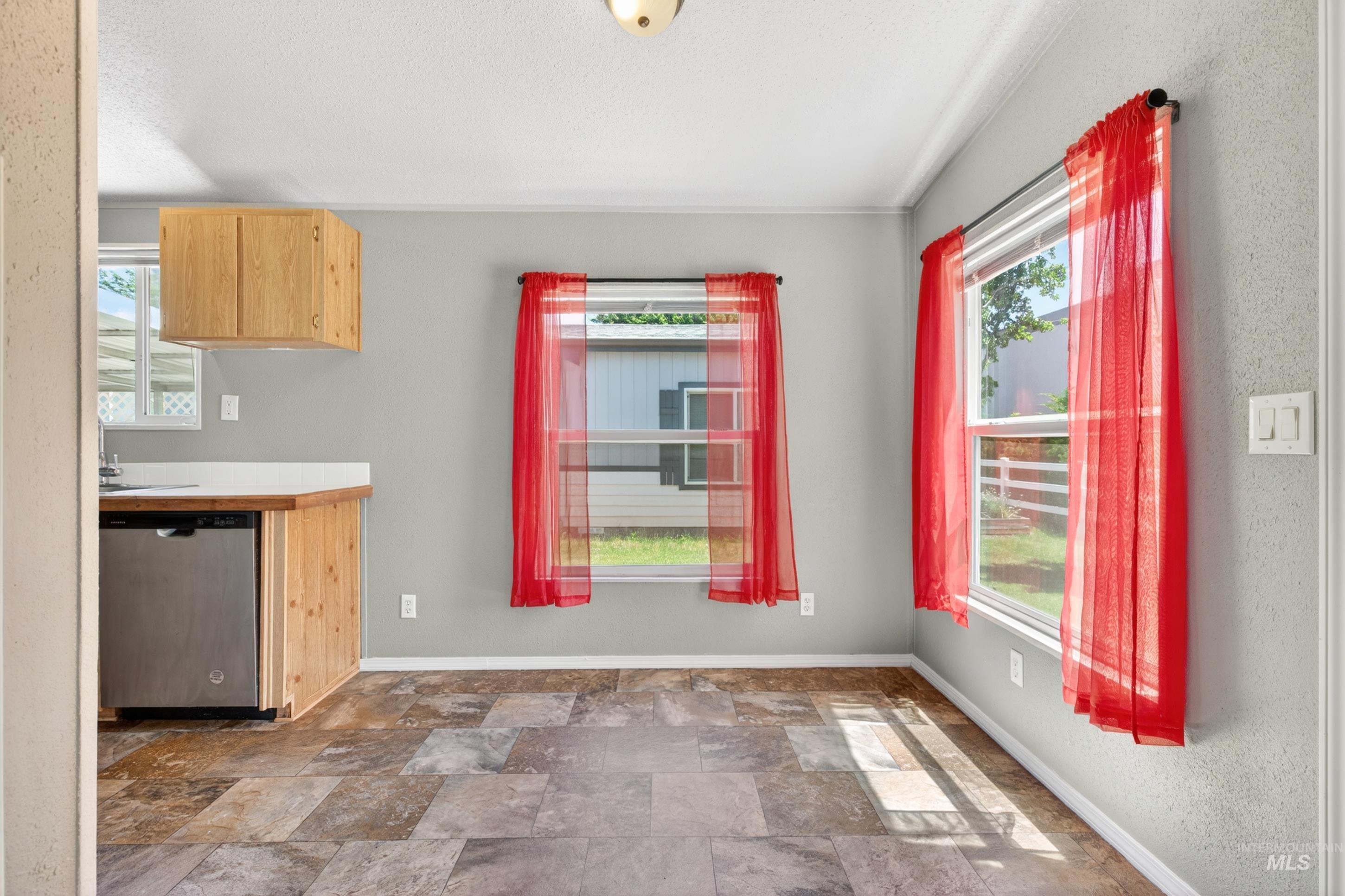 709 Liberty Ln, Emmett, Idaho 83617-3792, 3 Bedrooms, 2 Bathrooms, Residential For Sale, Price $119,900,MLS 98990174