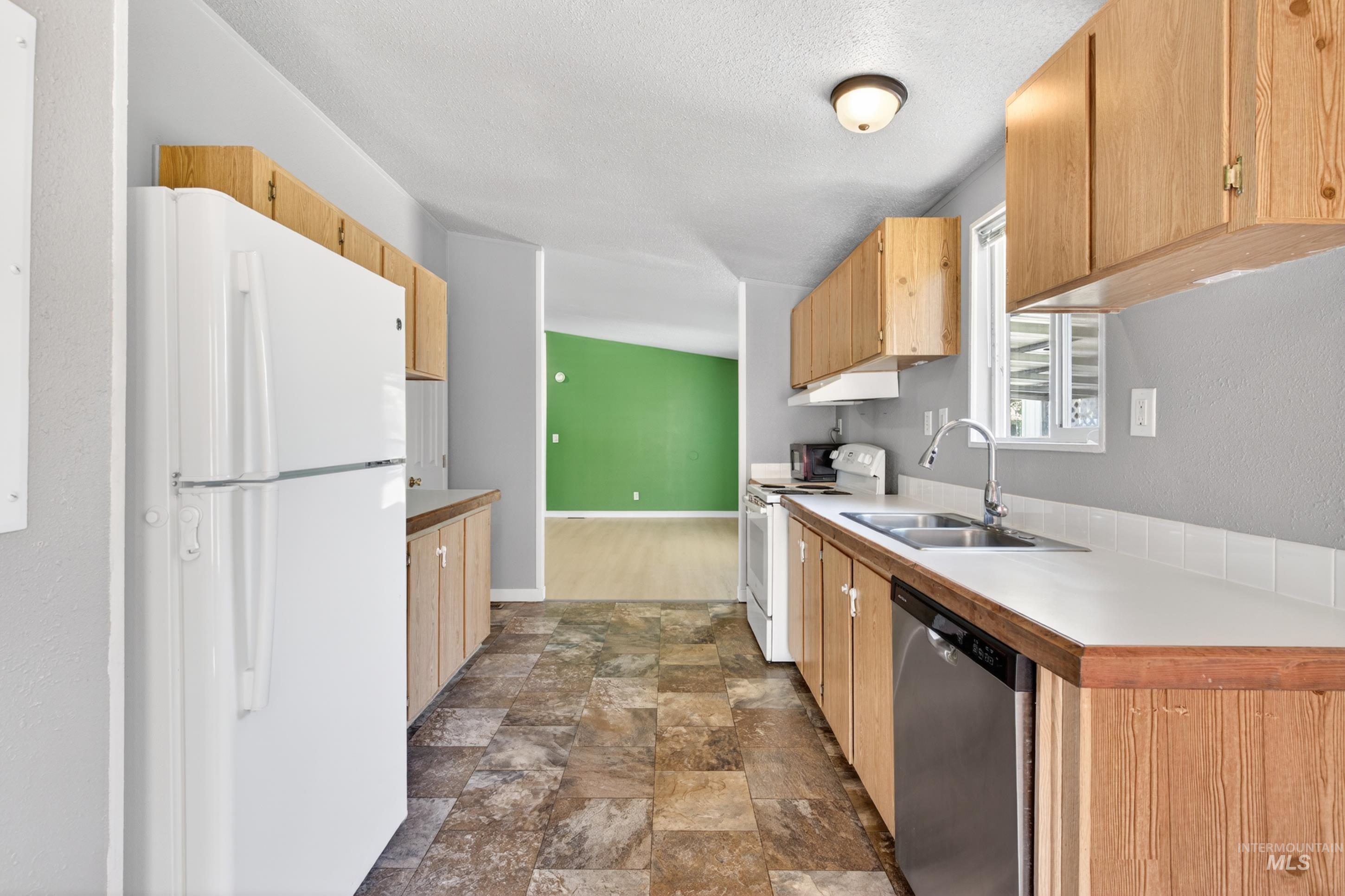 709 Liberty Ln, Emmett, Idaho 83617-3792, 3 Bedrooms, 2 Bathrooms, Residential For Sale, Price $119,900,MLS 98990174