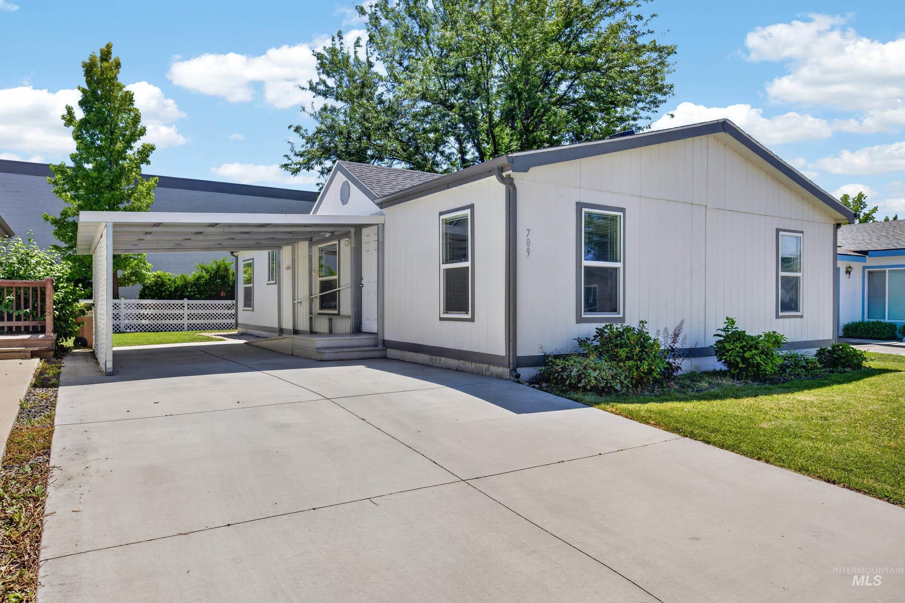 709 Liberty Ln, Emmett, Idaho 83617-3792, 3 Bedrooms, 2 Bathrooms, Residential For Sale, Price $119,900,MLS 98990174