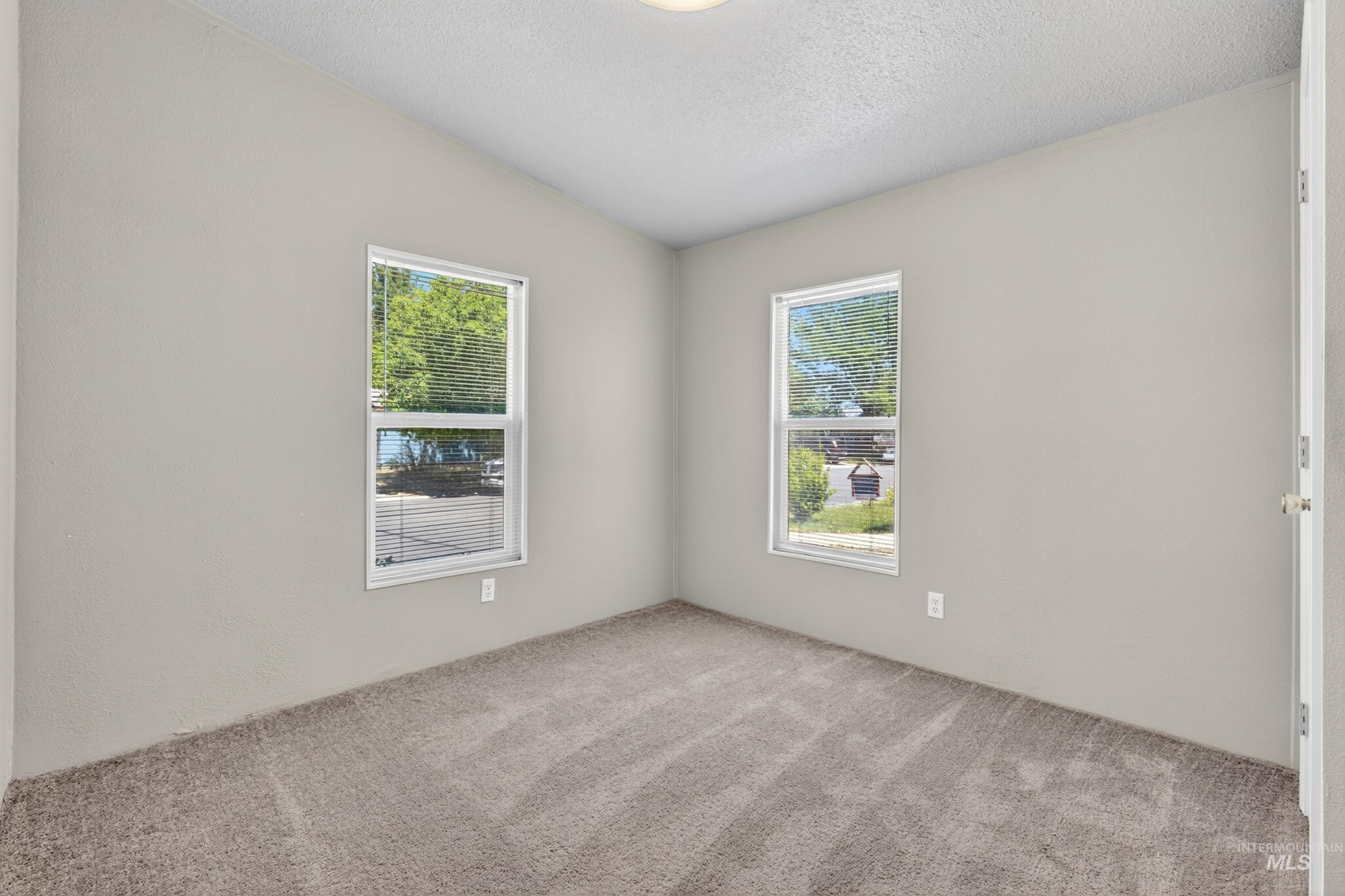 709 Liberty Ln, Emmett, Idaho 83617-3792, 3 Bedrooms, 2 Bathrooms, Residential For Sale, Price $119,900,MLS 98990174
