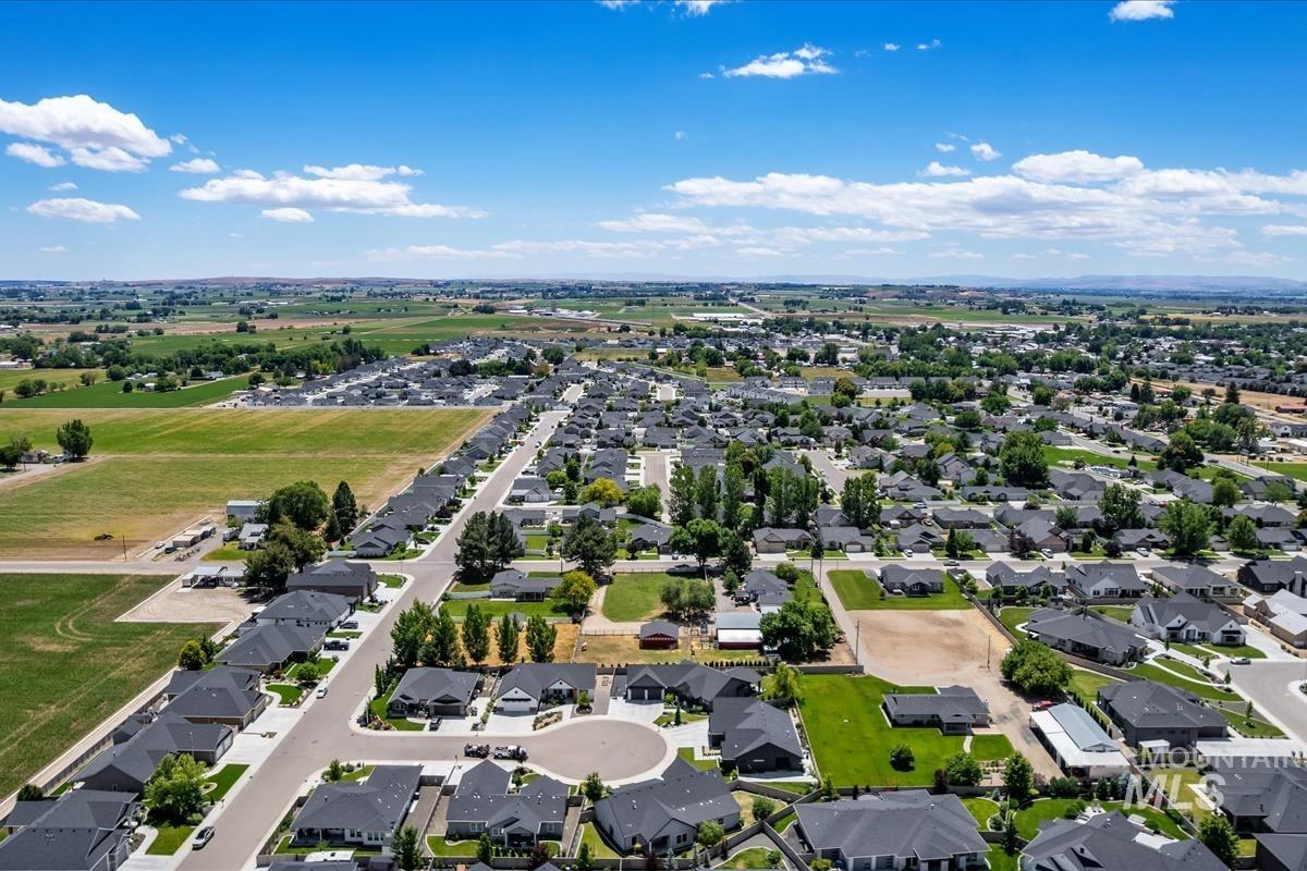351 Lodgepole Ct, Fruitland, Idaho 83619, 5 Bedrooms, 3.5 Bathrooms, Residential For Sale, Price $625,000,MLS 98990182