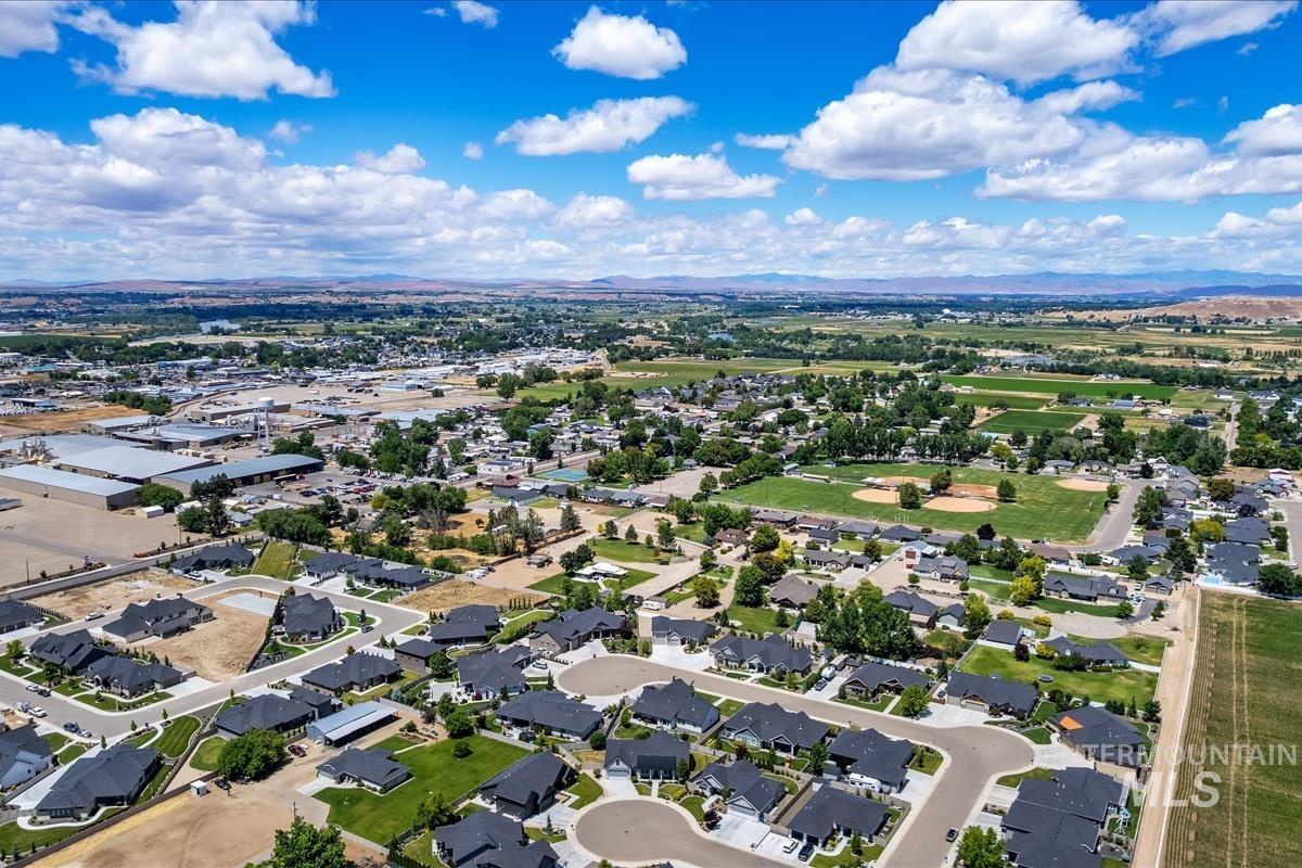 351 Lodgepole Ct, Fruitland, Idaho 83619, 5 Bedrooms, 3.5 Bathrooms, Residential For Sale, Price $625,000,MLS 98990182
