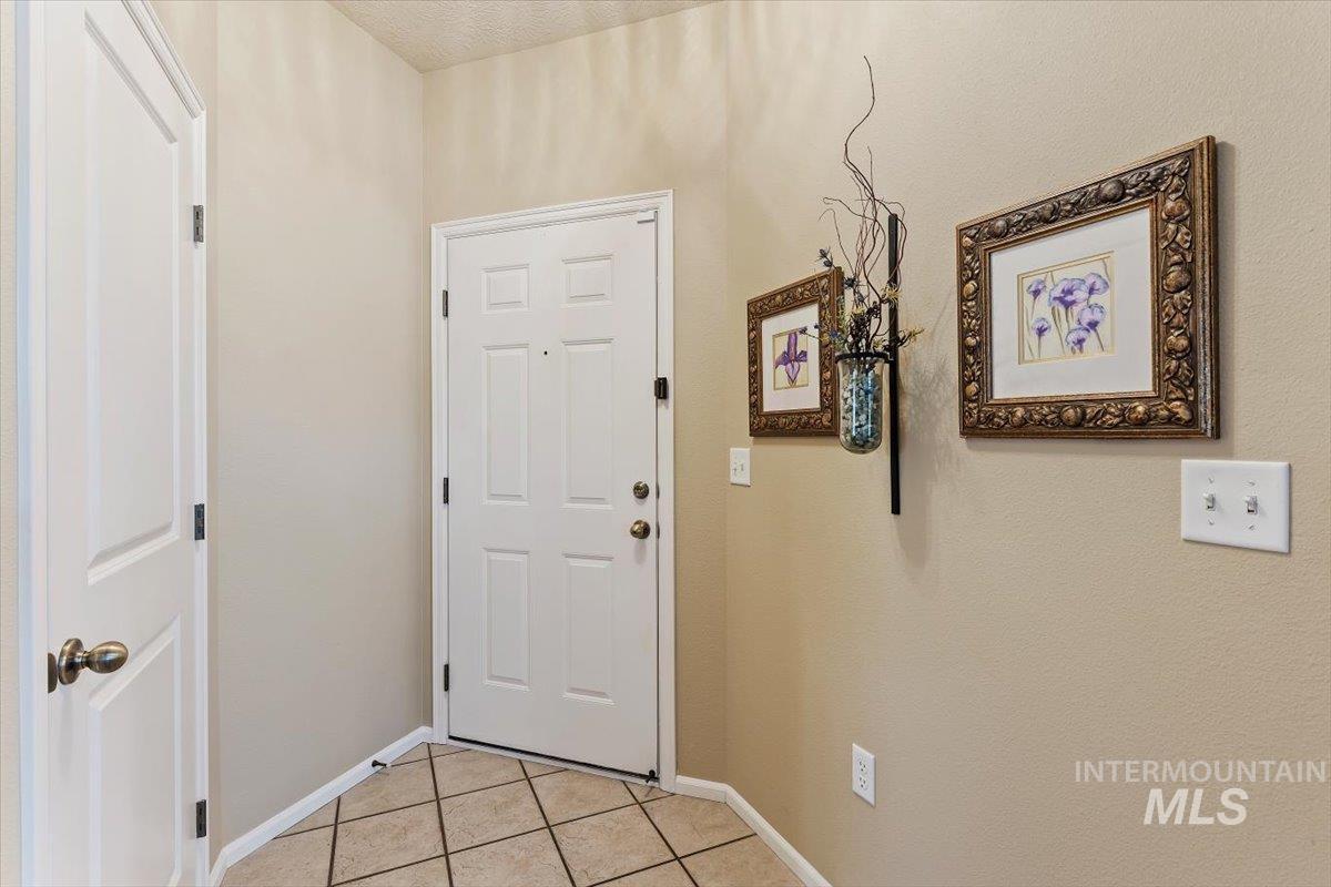100 E Sedgewick, Meridian, Idaho 83646, 2 Bedrooms, 2 Bathrooms, Residential For Sale, Price $350,000,MLS 98990203