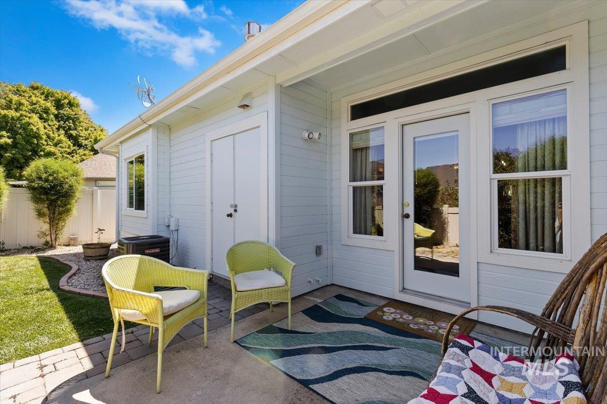 100 E Sedgewick, Meridian, Idaho 83646, 2 Bedrooms, 2 Bathrooms, Residential For Sale, Price $350,000,MLS 98990203