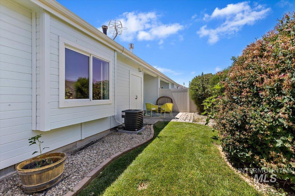 100 E Sedgewick, Meridian, Idaho 83646, 2 Bedrooms, 2 Bathrooms, Residential For Sale, Price $350,000,MLS 98990203