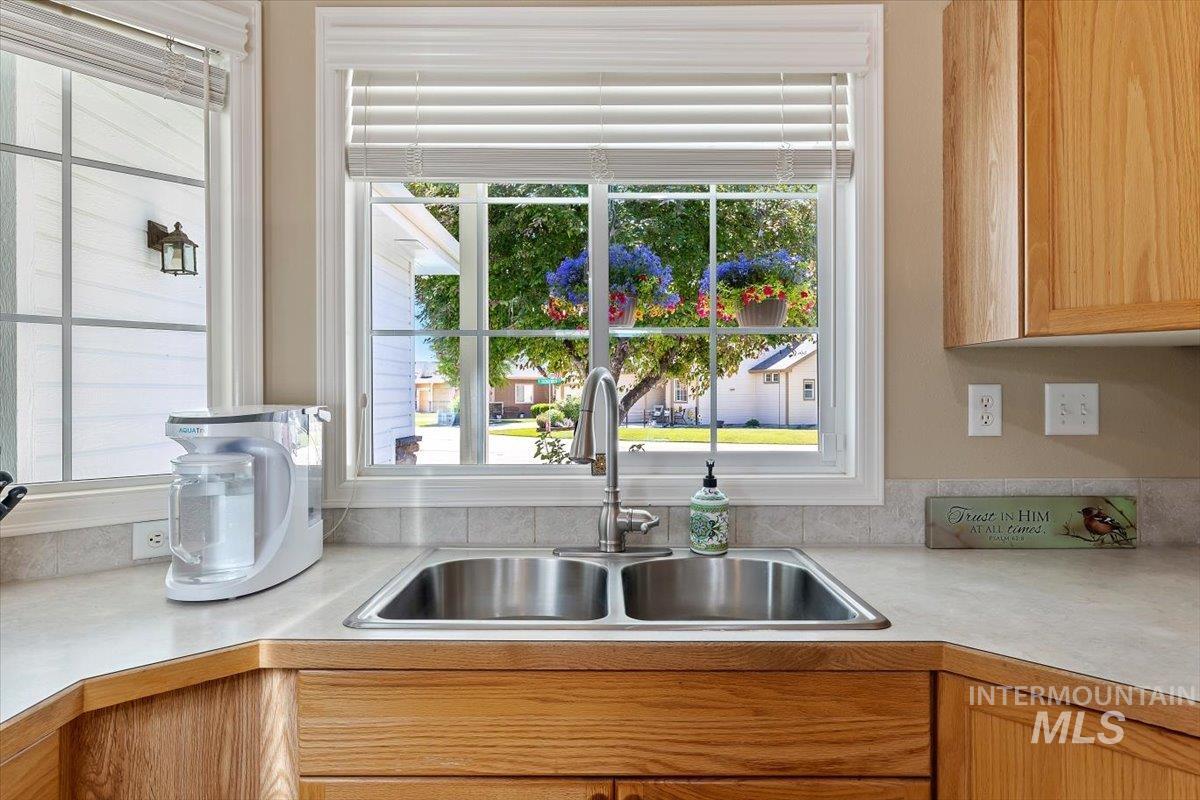 100 E Sedgewick, Meridian, Idaho 83646, 2 Bedrooms, 2 Bathrooms, Residential For Sale, Price $350,000,MLS 98990203
