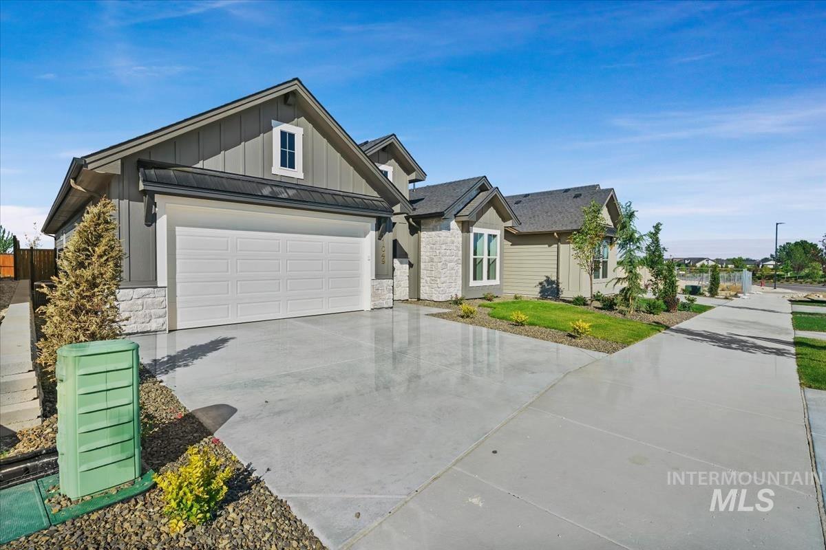 11049 W Lahinch Ln, Kuna, Idaho 83634-0000, 3 Bedrooms, 2 Bathrooms, Residential For Sale, Price $579,880,MLS 98990207