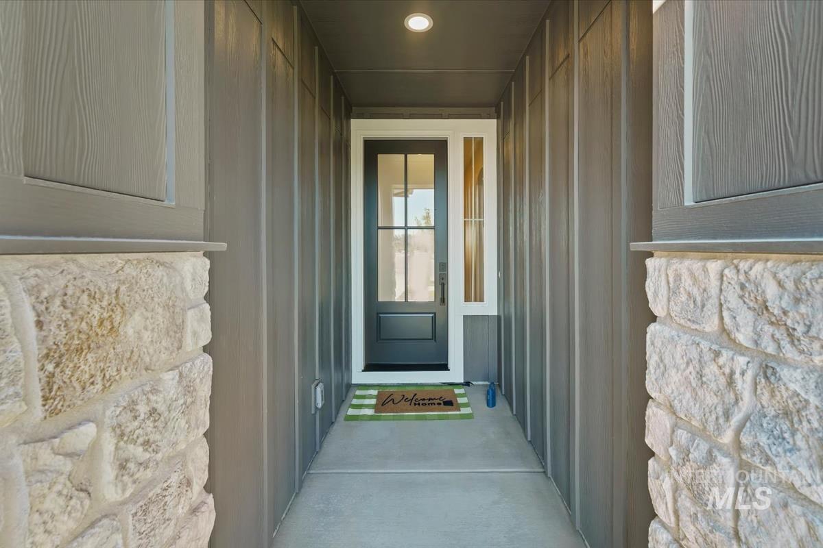 11049 W Lahinch Ln, Kuna, Idaho 83634-0000, 3 Bedrooms, 2 Bathrooms, Residential For Sale, Price $579,880,MLS 98990207