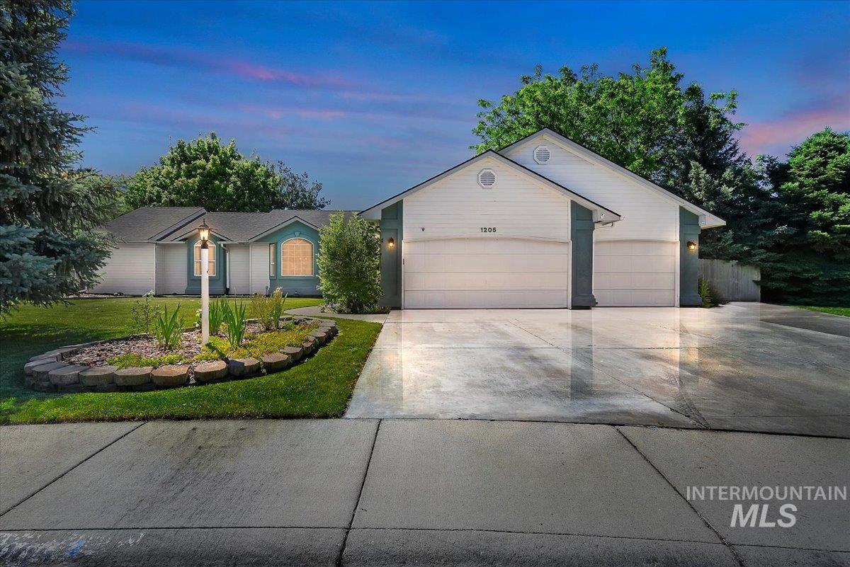 1205 Walnut Creek Ct, Nampa, Idaho 83686, 3 Bedrooms, 2 Bathrooms, Residential For Sale, Price $489,000,MLS 98990211