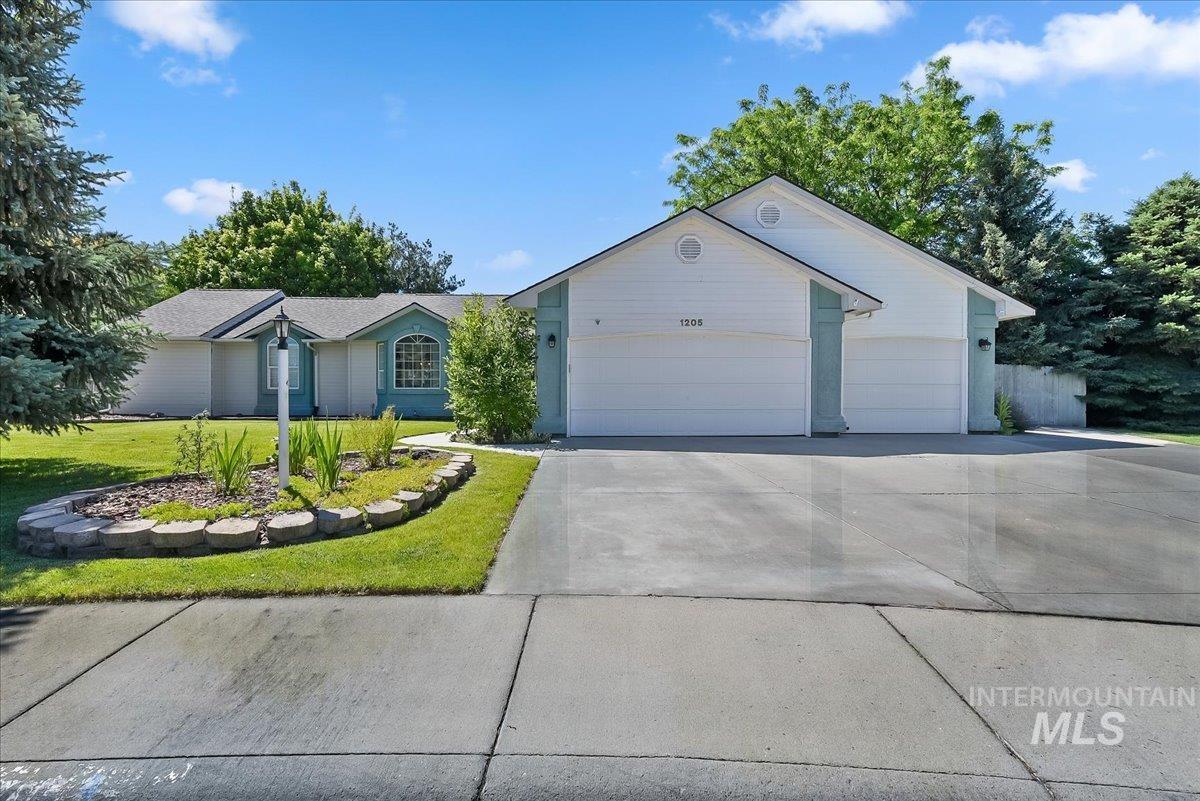 1205 Walnut Creek Ct, Nampa, Idaho 83686, 3 Bedrooms, 2 Bathrooms, Residential For Sale, Price $485,500,MLS 98990211