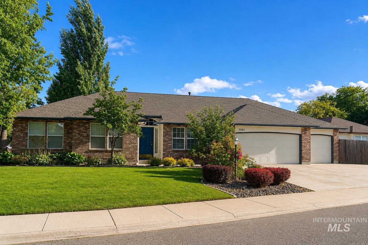 3485 W Birdie Court, Meridian, Idaho 83646, 3 Bedrooms, 2 Bathrooms, Residential For Sale, Price $490,000,MLS 98990213
