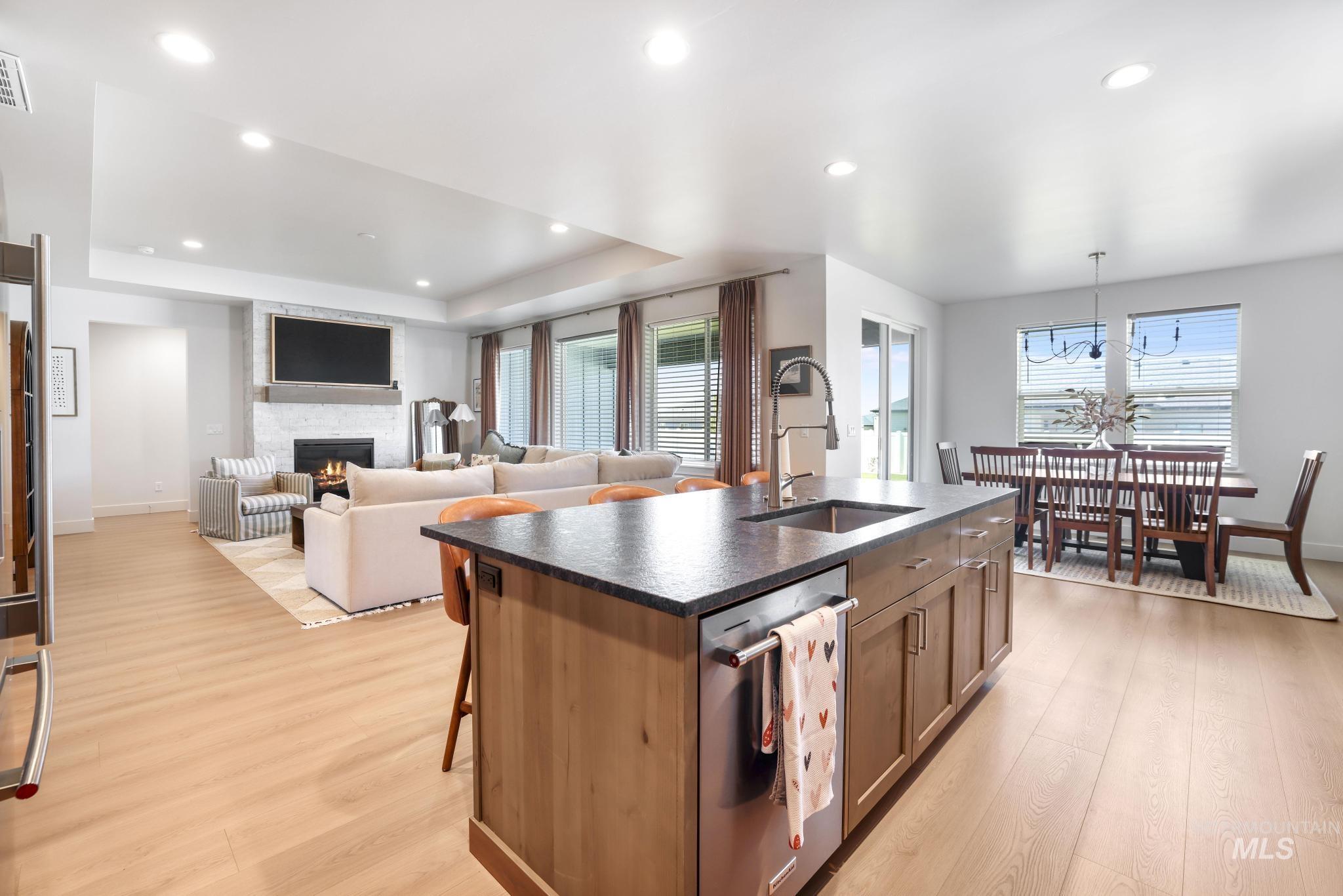 352 Maxine Lane W, Kimberly, Idaho 83341, 4 Bedrooms, 3.5 Bathrooms, Residential For Sale, Price $744,000,MLS 98990230