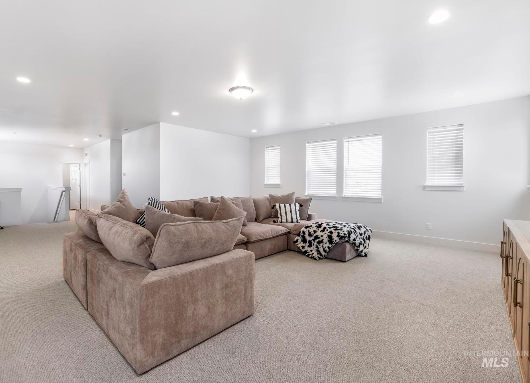 352 Maxine Lane W, Kimberly, Idaho 83341, 4 Bedrooms, 3.5 Bathrooms, Residential For Sale, Price $744,000,MLS 98990230