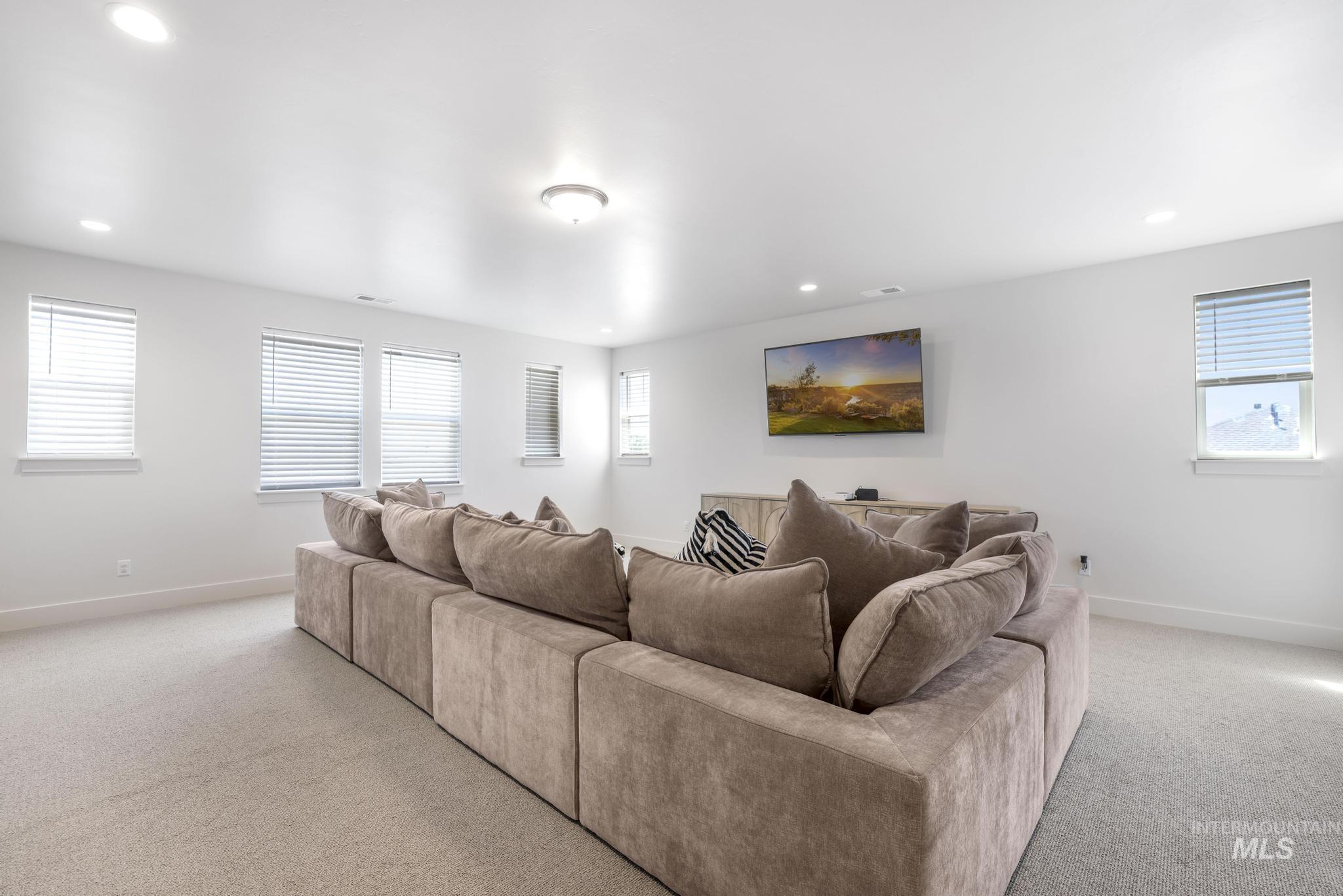 352 Maxine Lane W, Kimberly, Idaho 83341, 4 Bedrooms, 3.5 Bathrooms, Residential For Sale, Price $744,000,MLS 98990230