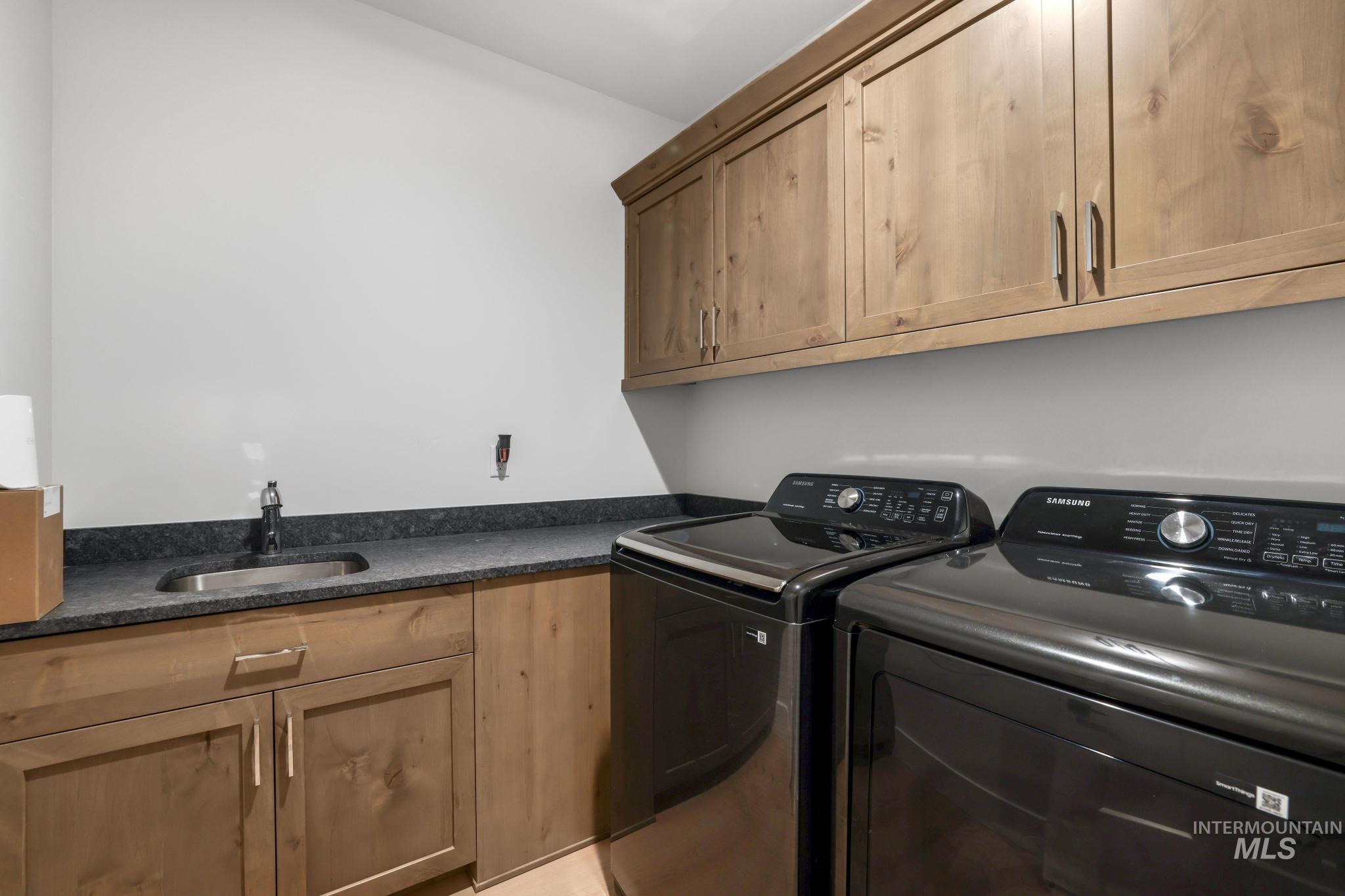 352 Maxine Lane W, Kimberly, Idaho 83341, 4 Bedrooms, 3.5 Bathrooms, Residential For Sale, Price $744,000,MLS 98990230