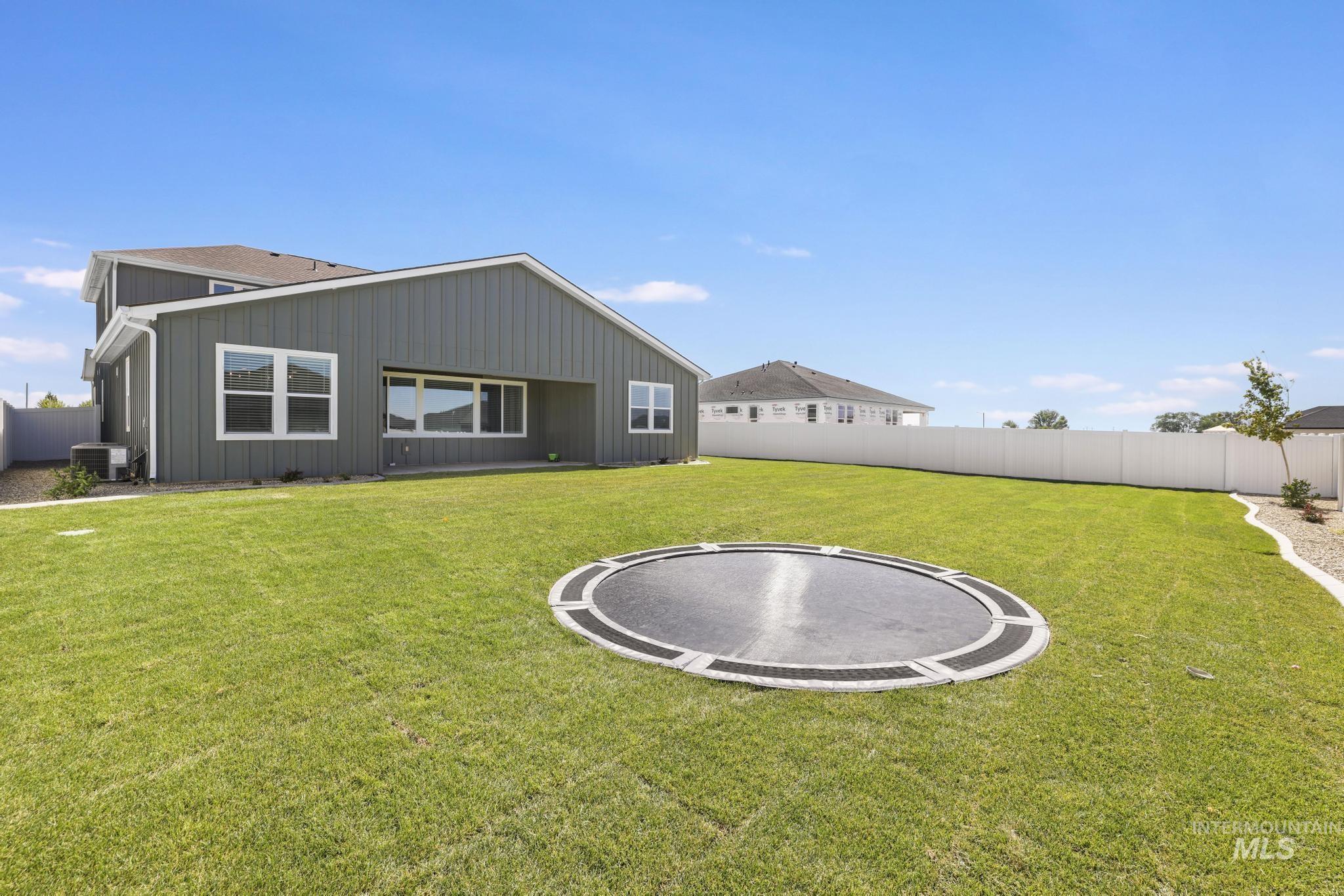 352 Maxine Lane W, Kimberly, Idaho 83341, 4 Bedrooms, 3.5 Bathrooms, Residential For Sale, Price $744,000,MLS 98990230