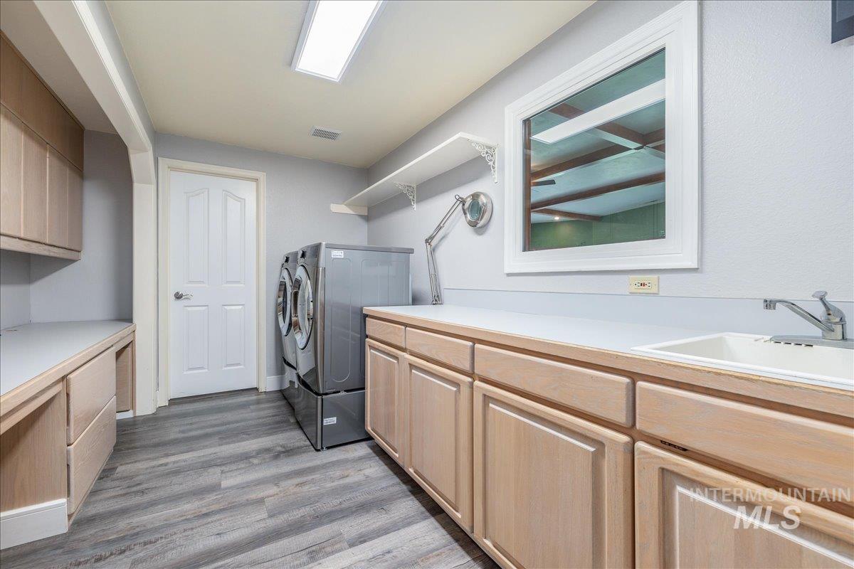 898 N Nicklaus Lane, Eagle, Idaho 83616, 4 Bedrooms, 3.5 Bathrooms, Residential For Sale, Price $675,000,MLS 98990232