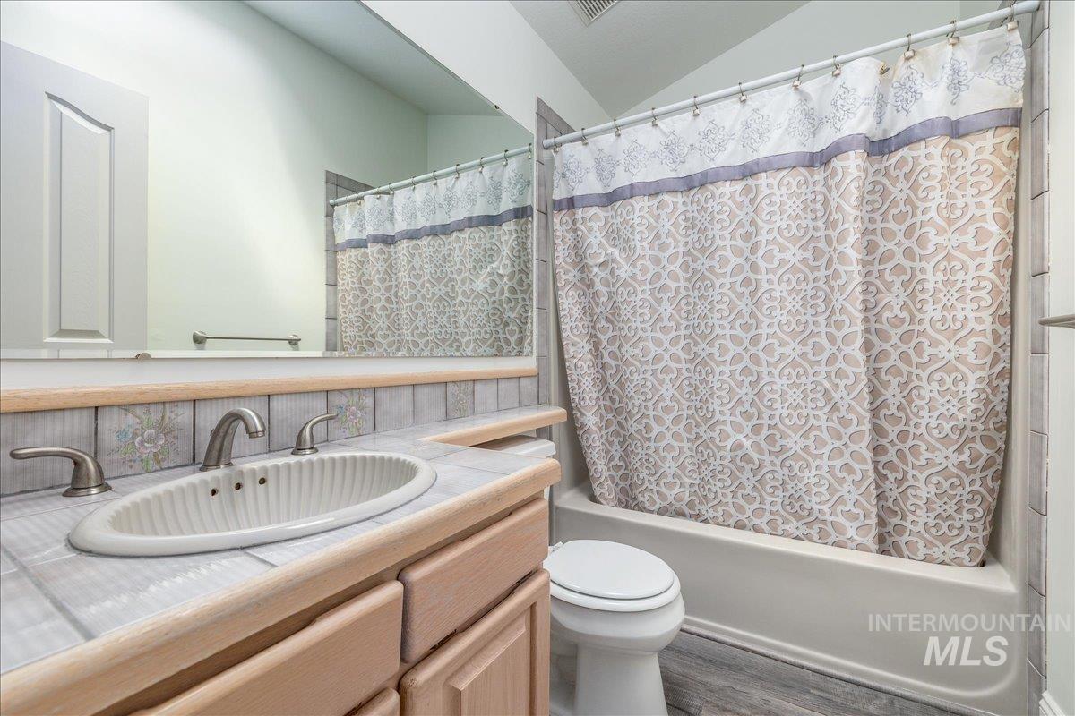 898 N Nicklaus Lane, Eagle, Idaho 83616, 3 Bedrooms, 3.5 Bathrooms, Residential For Sale, Price $699,000,MLS 98990232