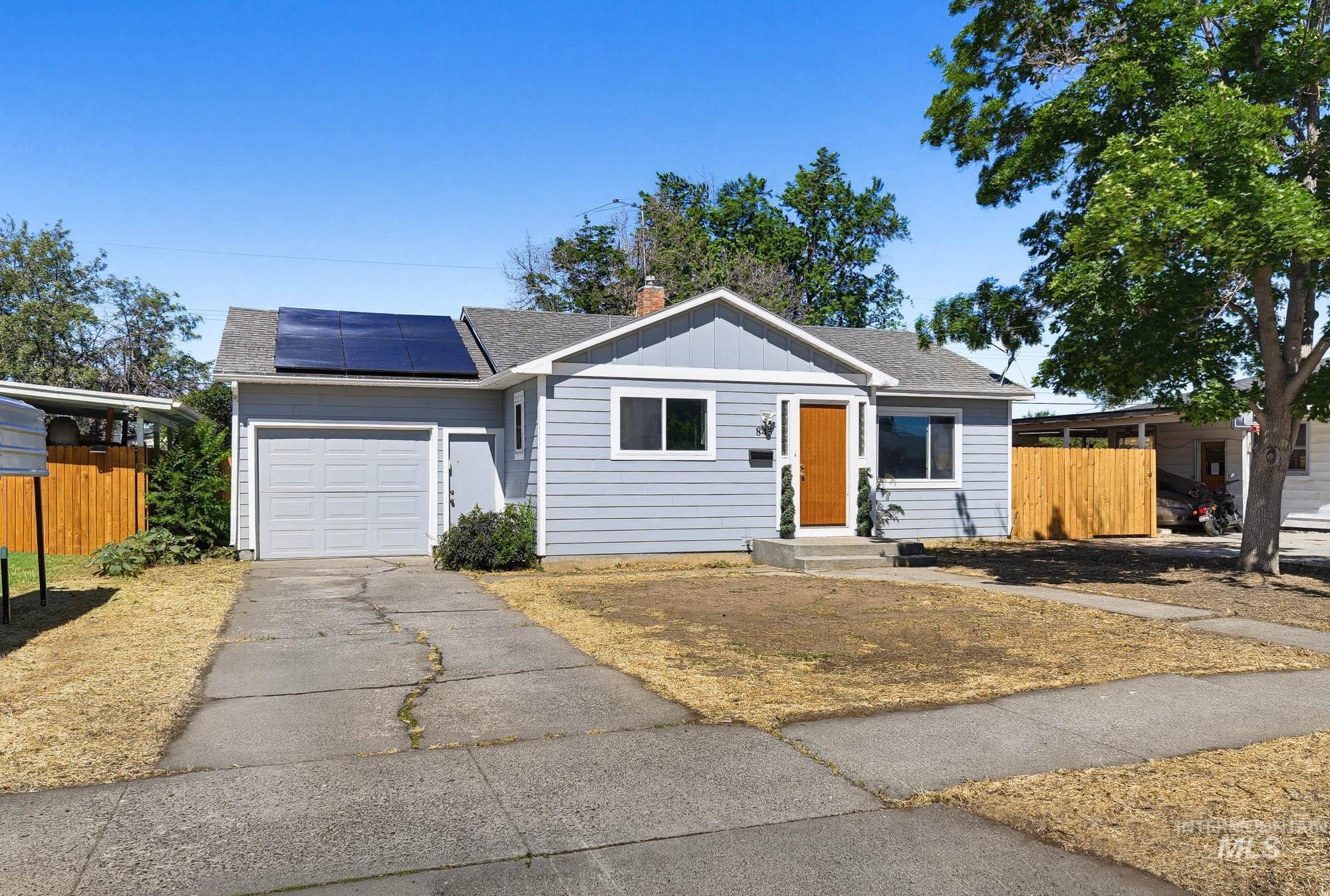 845 N 7th East, Mountain Home, Idaho 83647, 4 Bedrooms, 2 Bathrooms, Residential For Sale, Price $335,000,MLS 98990238