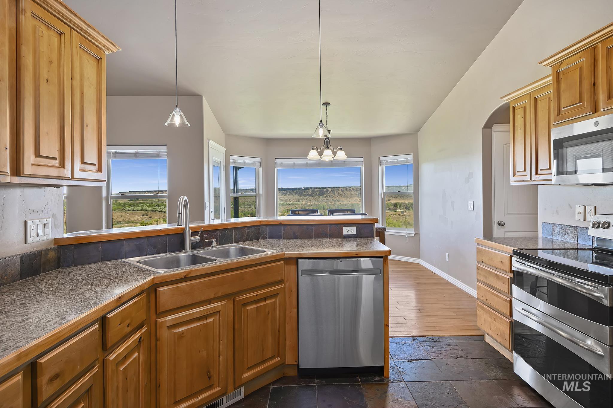 4531 N 1250 E, Buhl, Idaho 83316, 4 Bedrooms, 2 Bathrooms, Residential For Sale, Price $587,000, 98990243