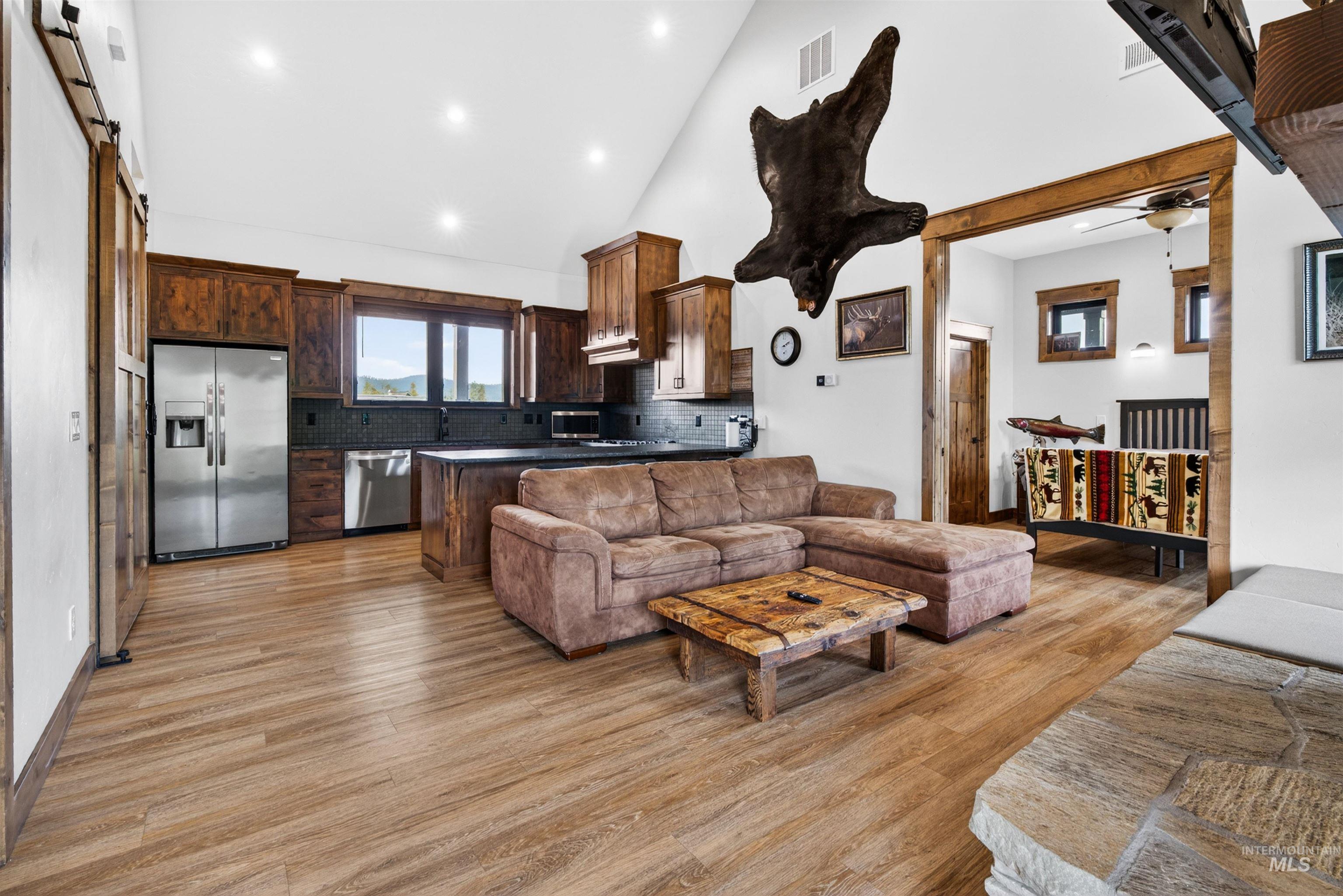13911 Sky View Ct, McCall, Idaho 83638, 2 Bedrooms, 2 Bathrooms, Residential For Sale, Price $885,000,MLS 98990254