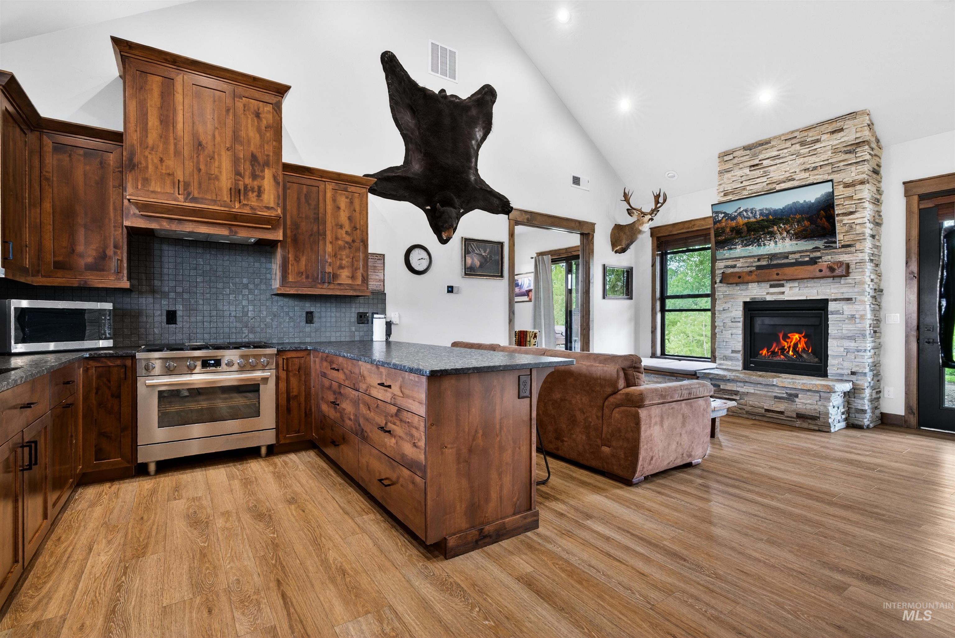13911 Sky View Ct, McCall, Idaho 83638, 2 Bedrooms, 2 Bathrooms, Residential For Sale, Price $885,000,MLS 98990254