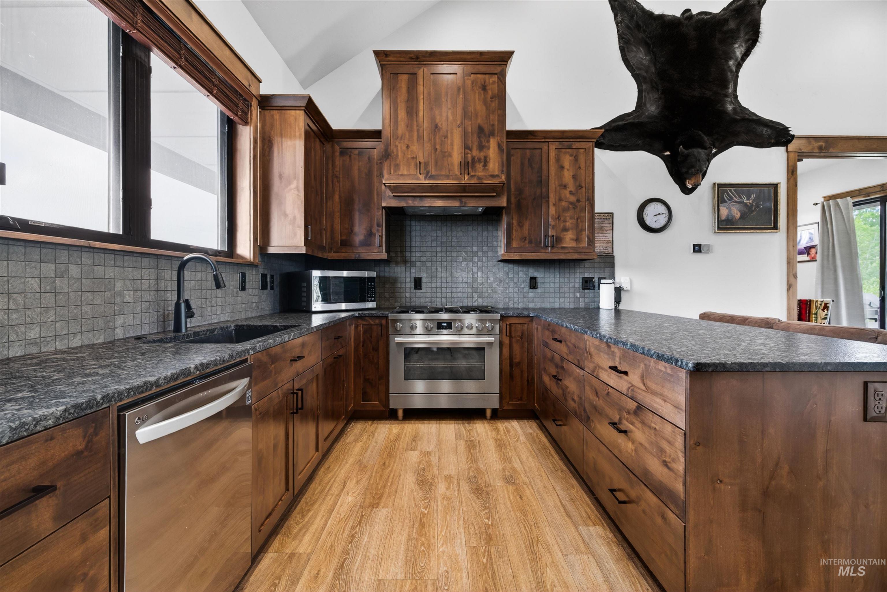 13911 Sky View Ct, McCall, Idaho 83638, 2 Bedrooms, 2 Bathrooms, Residential For Sale, Price $885,000,MLS 98990254