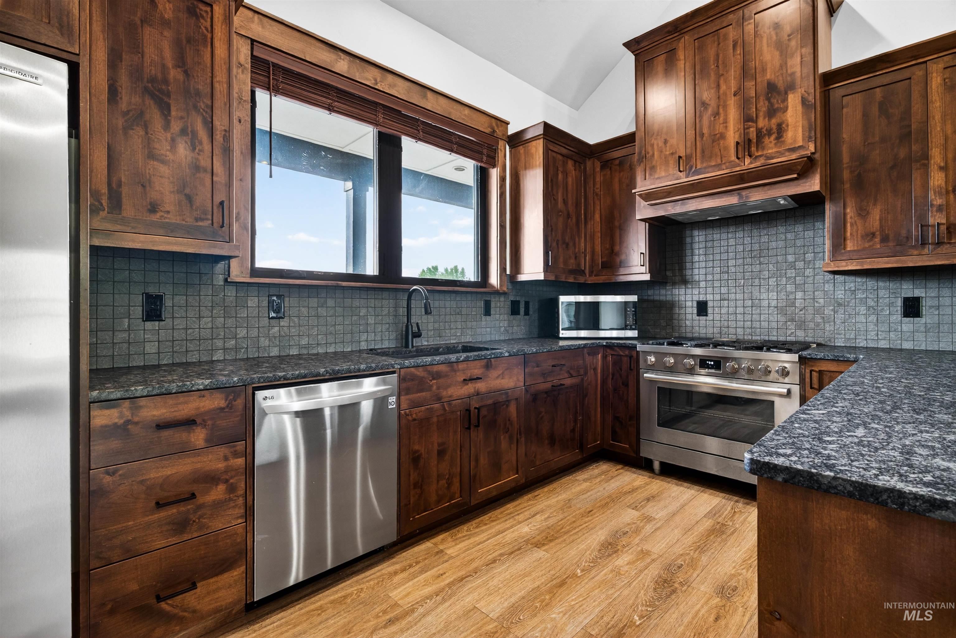 13911 Sky View Ct, McCall, Idaho 83638, 2 Bedrooms, 2 Bathrooms, Residential For Sale, Price $885,000,MLS 98990254